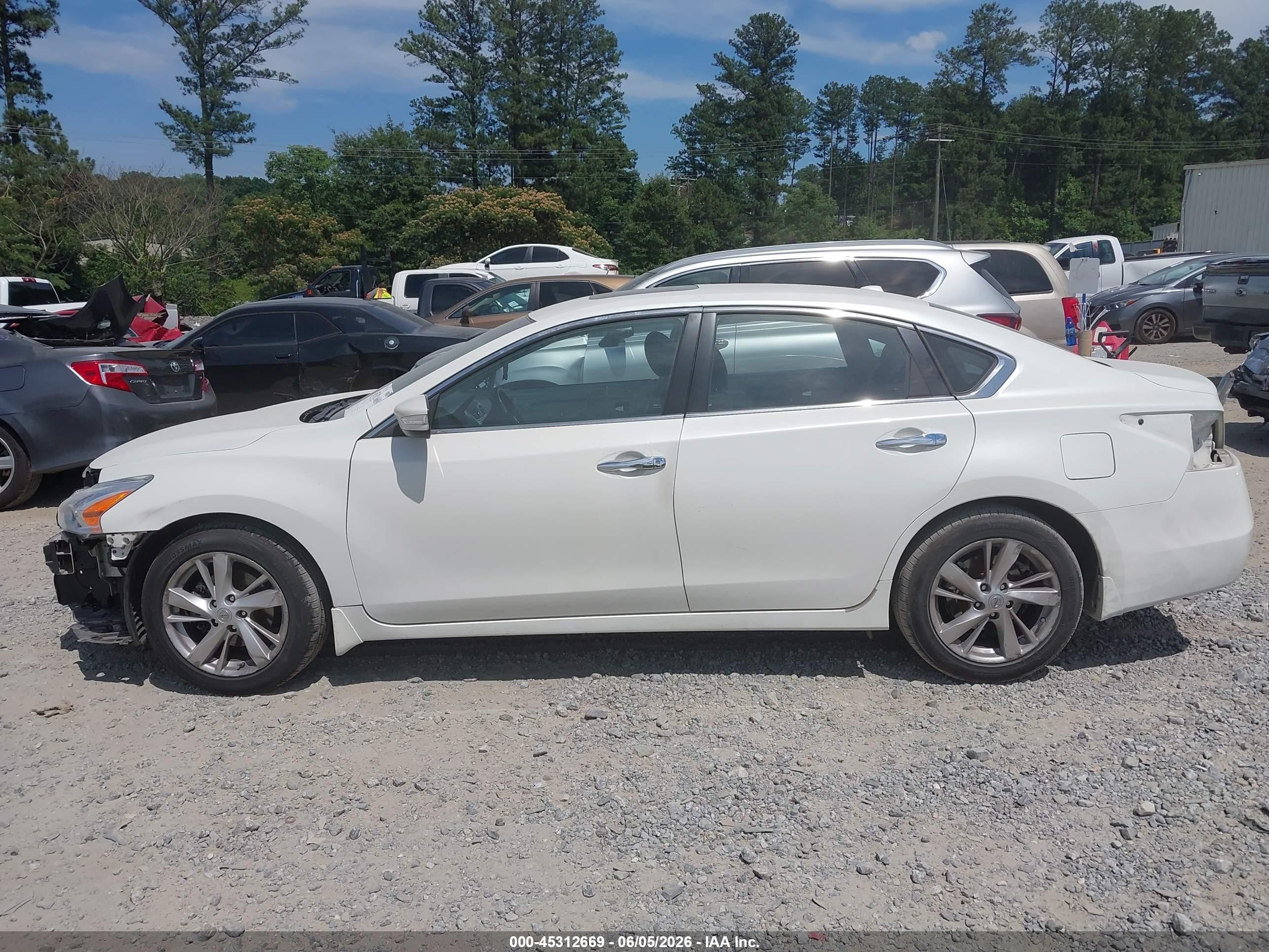 2013 Nissan Altima 2.5 Sv White vin: 1N4AL3AP0DC281901