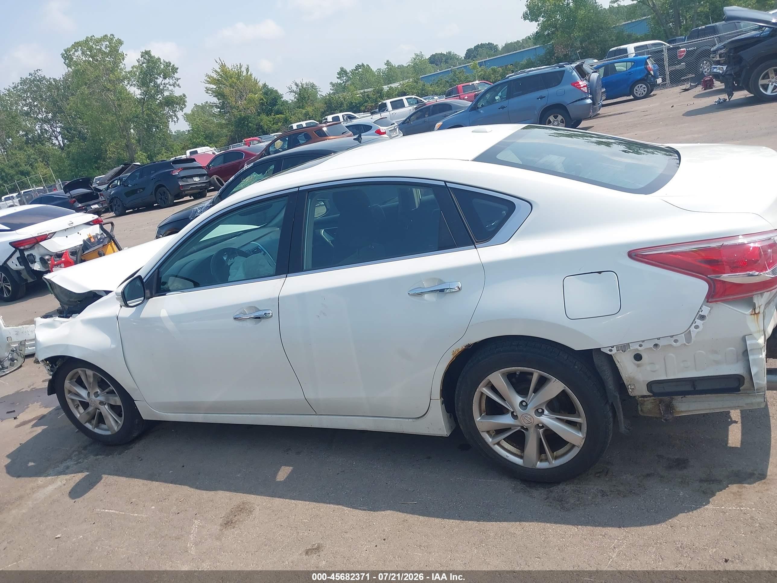 2013 Nissan Altima 2.5 Sv White vin: 1N4AL3AP0DN406982