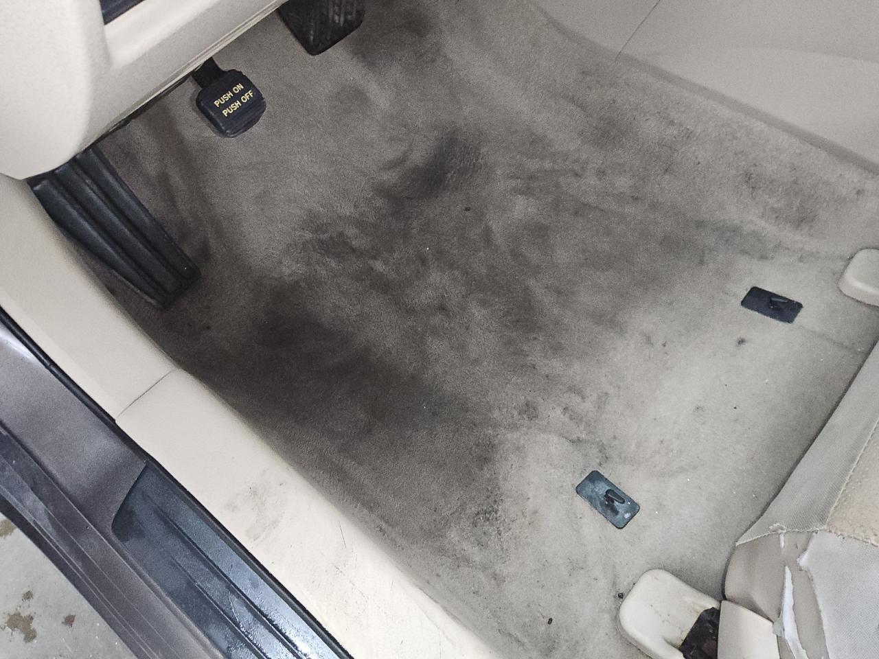 2013 Nissan Altima 2.5 Sl Коричневый vin: 1N4AL3AP0DN581622 Damage: Left Front Carpet, Stained, Permanent