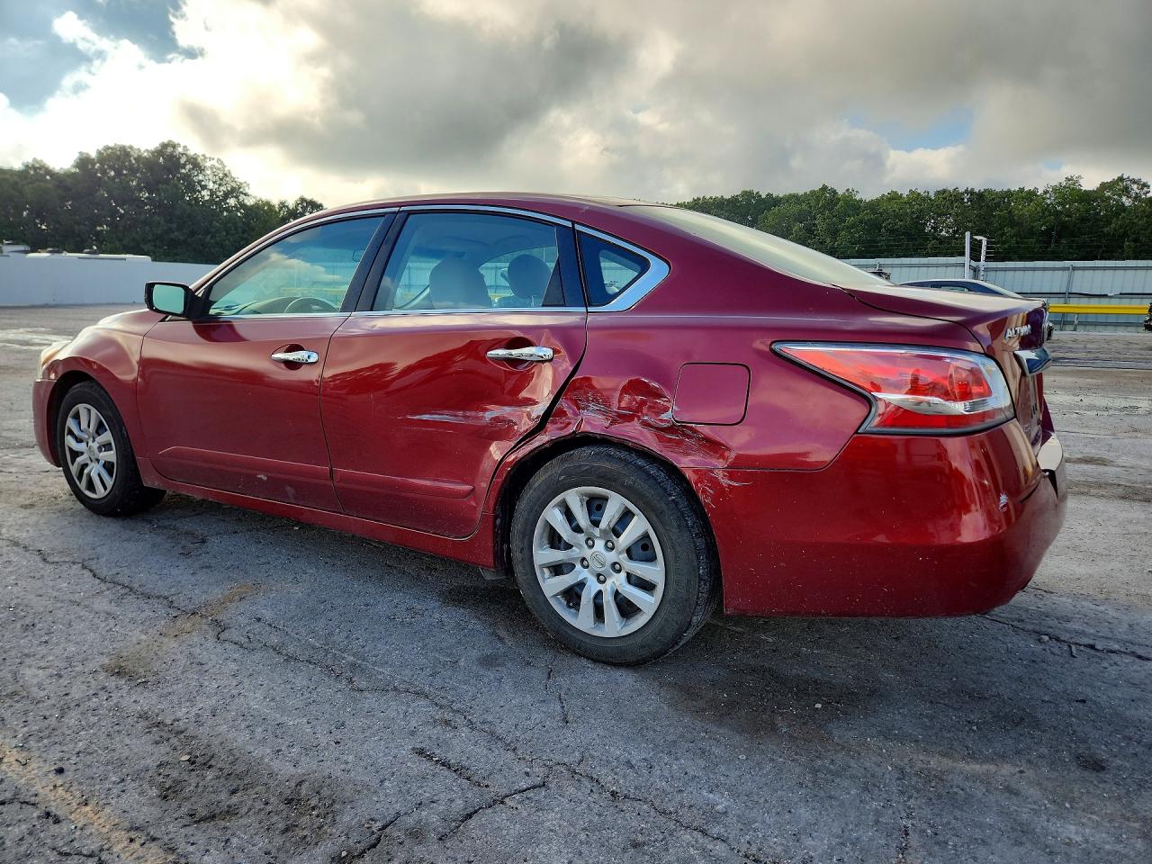 2014 Nissan Altima 2.5 Red vin: 1N4AL3AP0EC104220