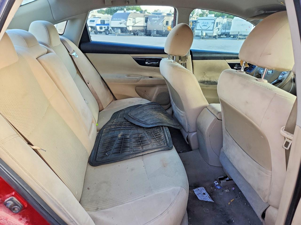 2014 Nissan Altima 2.5 Red vin: 1N4AL3AP0EC104220