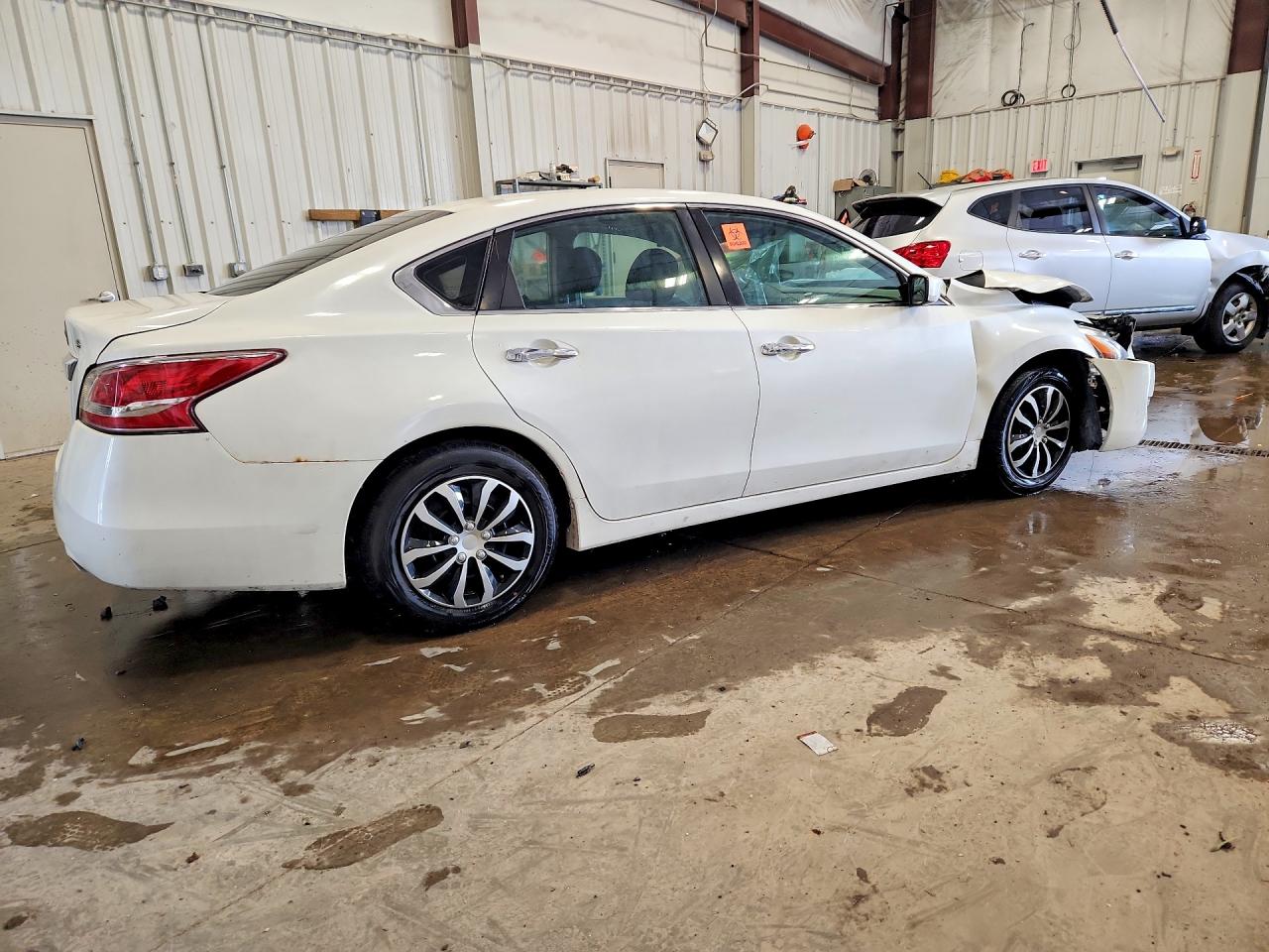 2014 Nissan Altima 2.5 S White vin: 1N4AL3AP0EC106257