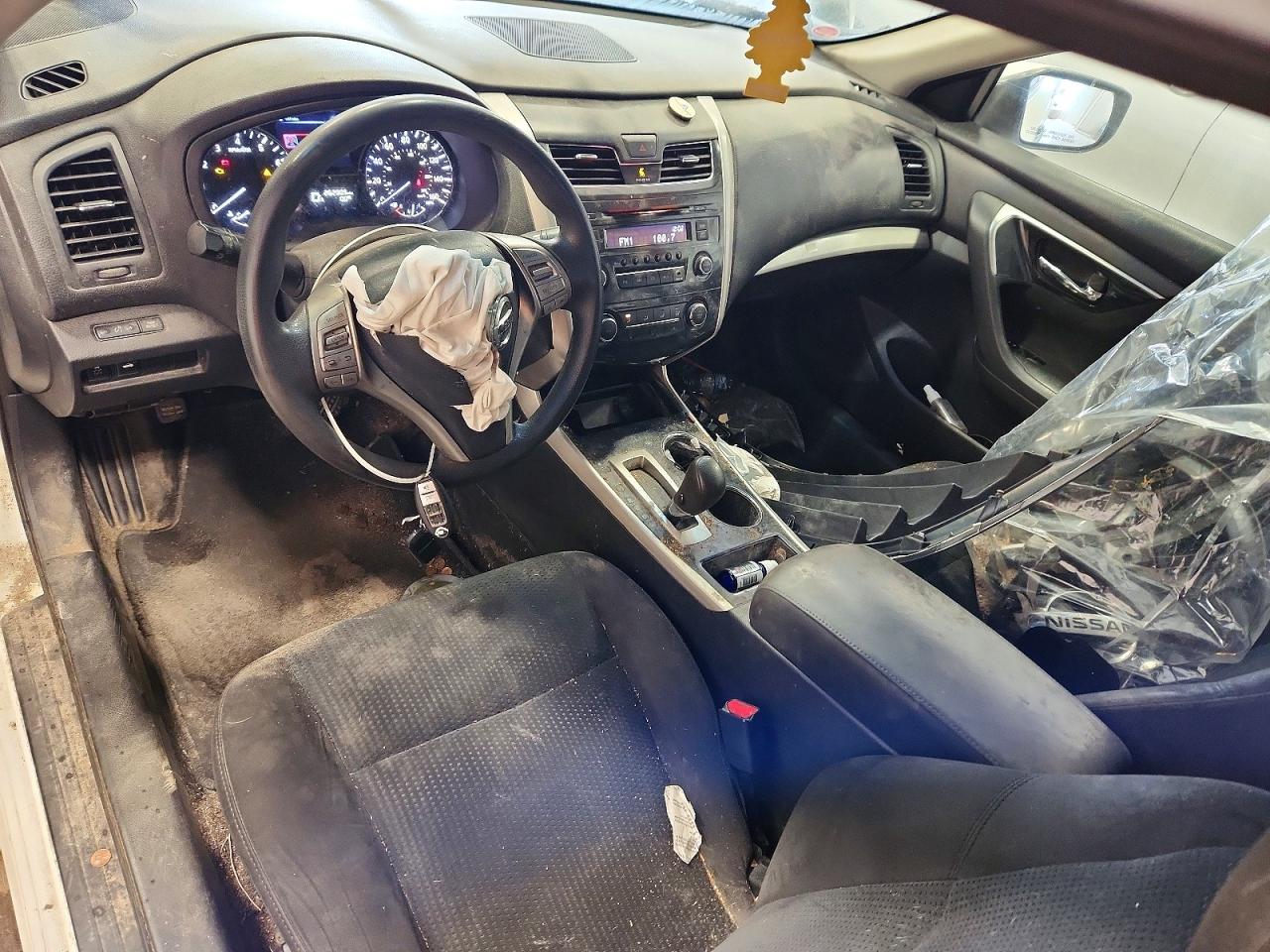 2014 Nissan Altima 2.5 S White vin: 1N4AL3AP0EC106257