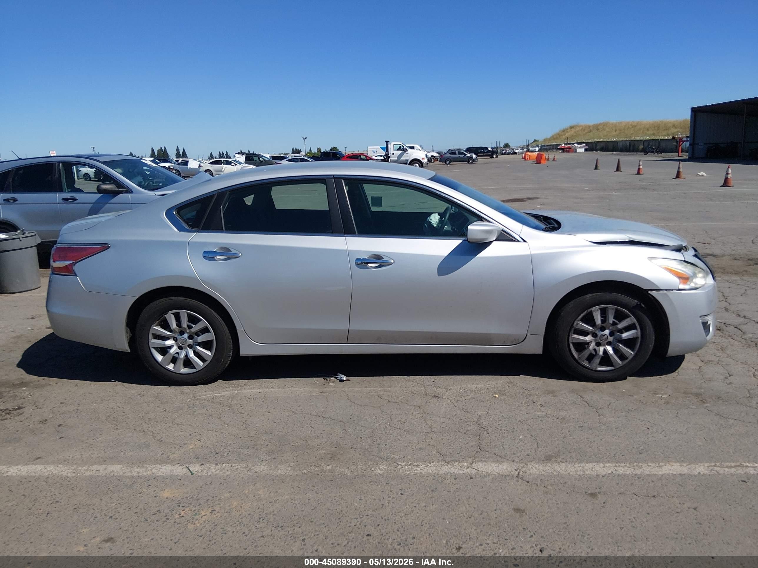2014 Nissan Altima 2.5 S Silver vin: 1N4AL3AP0EC163610