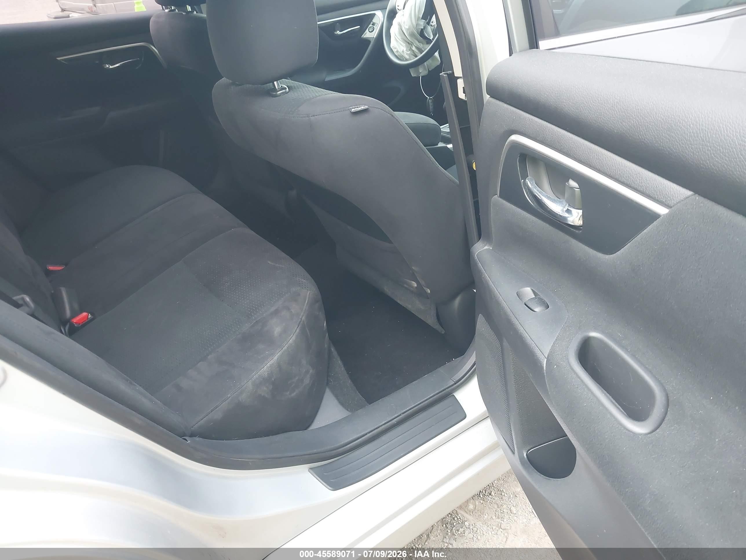 2014 Nissan Altima 2.5 S Silver vin: 1N4AL3AP0EC170864