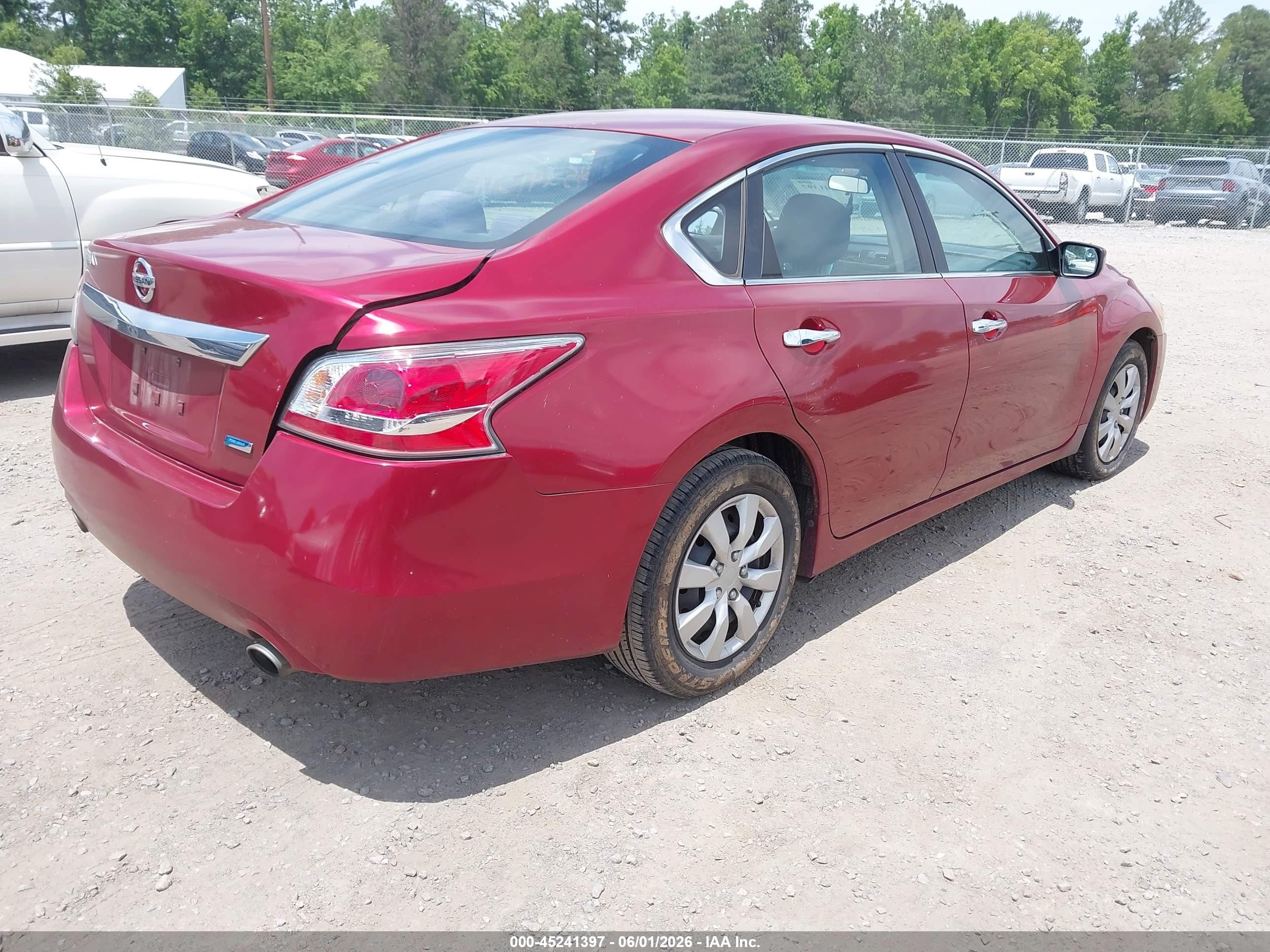 2014 Nissan Altima 2.5 S Red vin: 1N4AL3AP0EC417333
