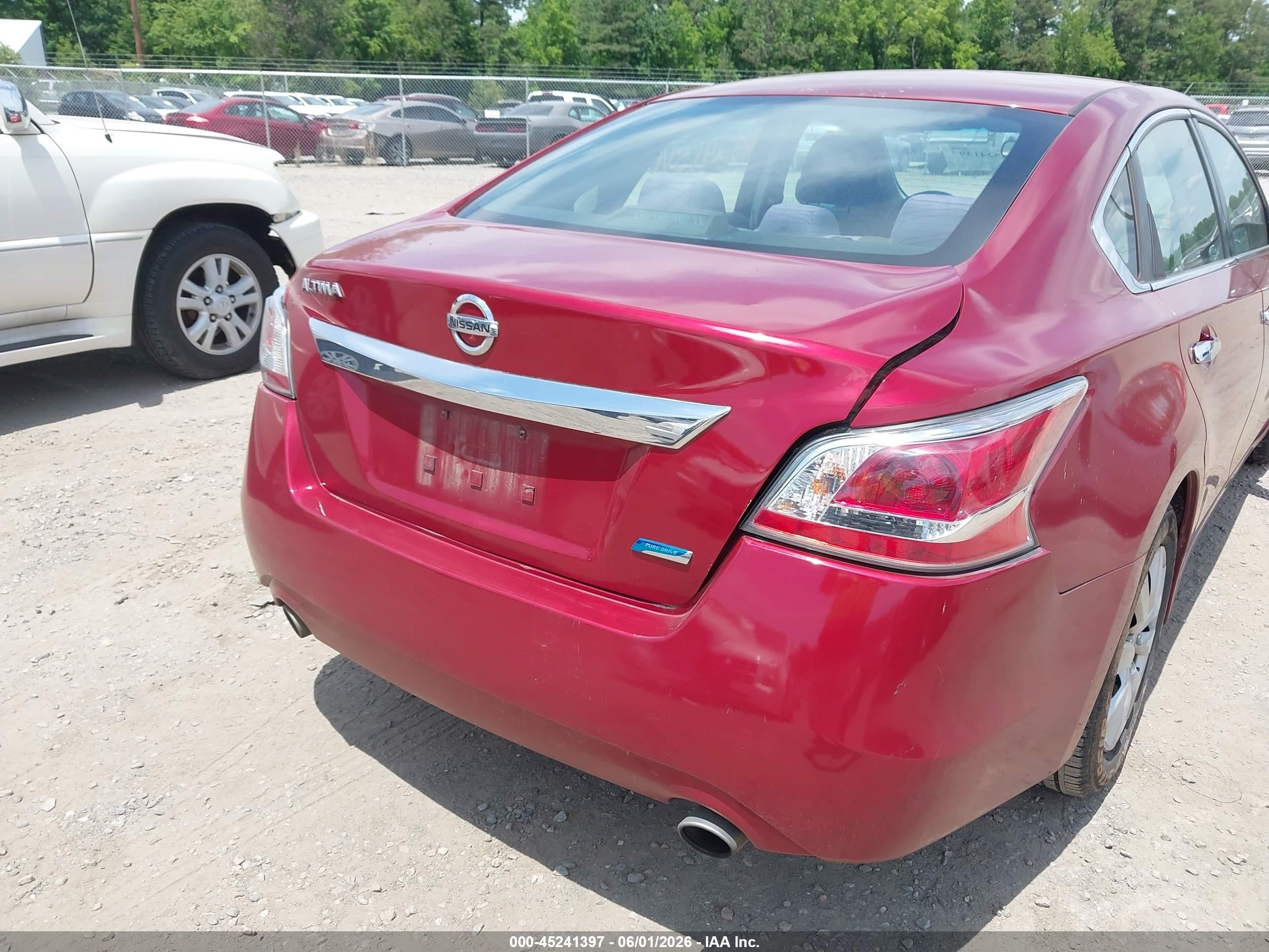 2014 Nissan Altima 2.5 S Red vin: 1N4AL3AP0EC417333