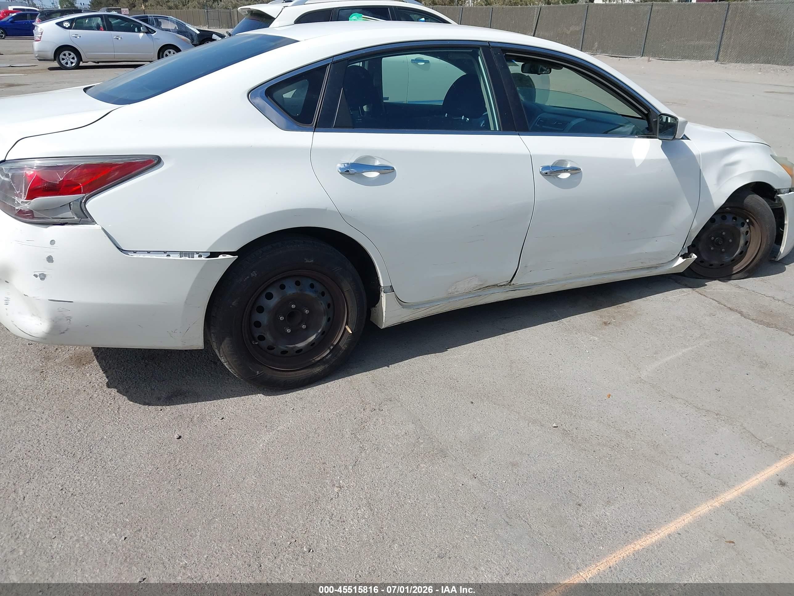 2014 Nissan Altima 2.5 S White vin: 1N4AL3AP0EN231263