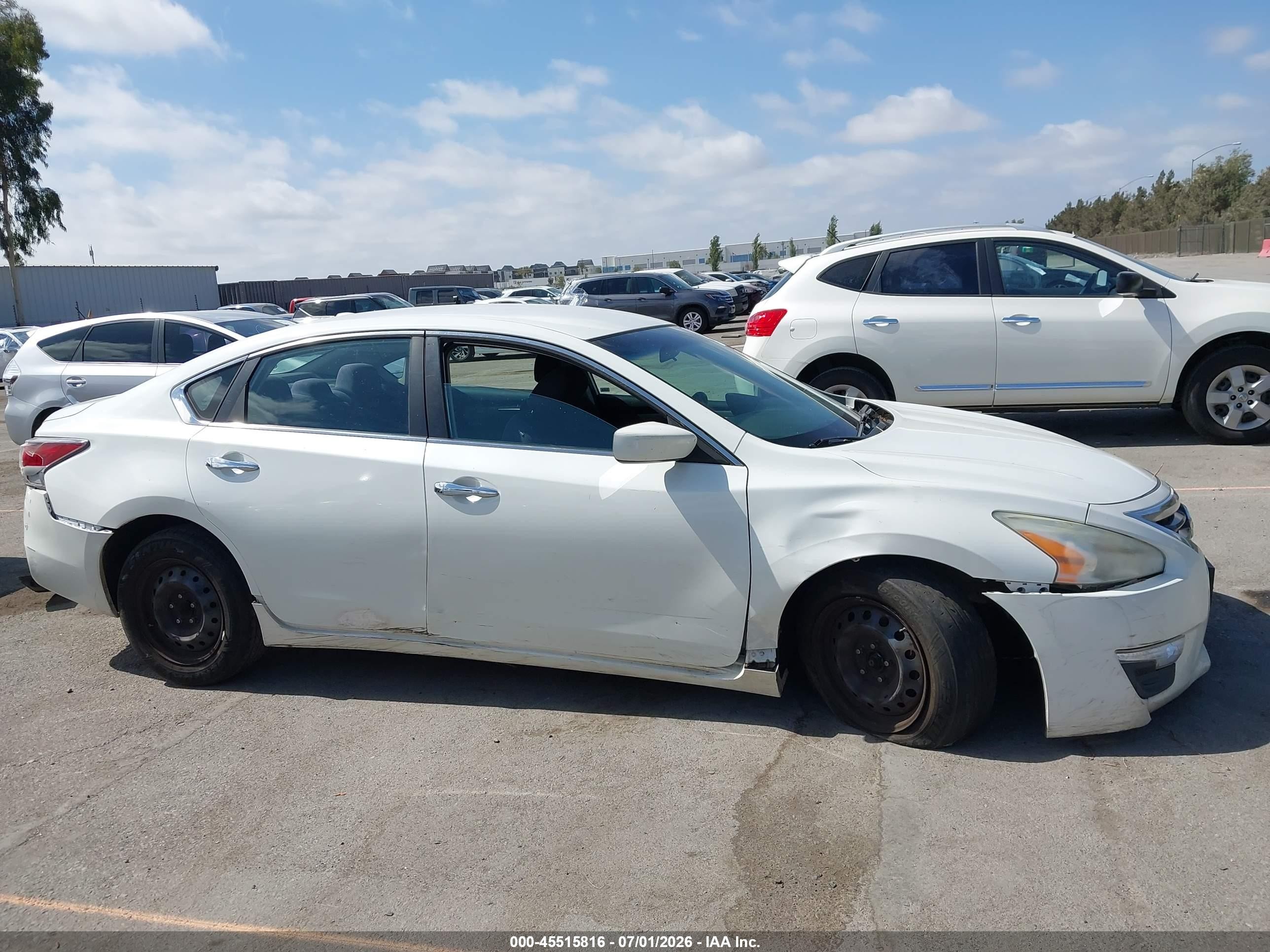 2014 Nissan Altima 2.5 S White vin: 1N4AL3AP0EN231263