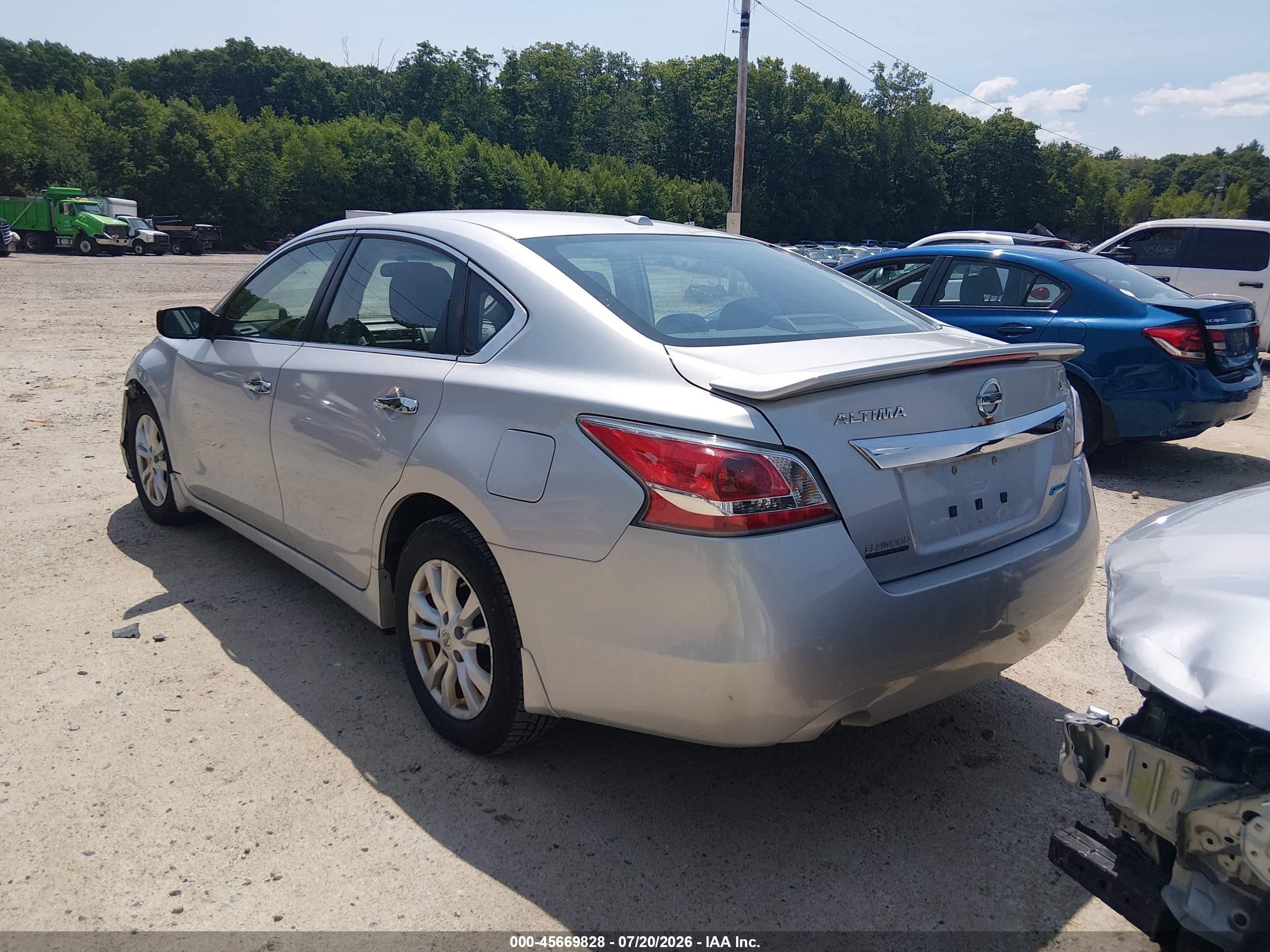 2014 Nissan Altima 2.5 S Silver vin: 1N4AL3AP0EN257779