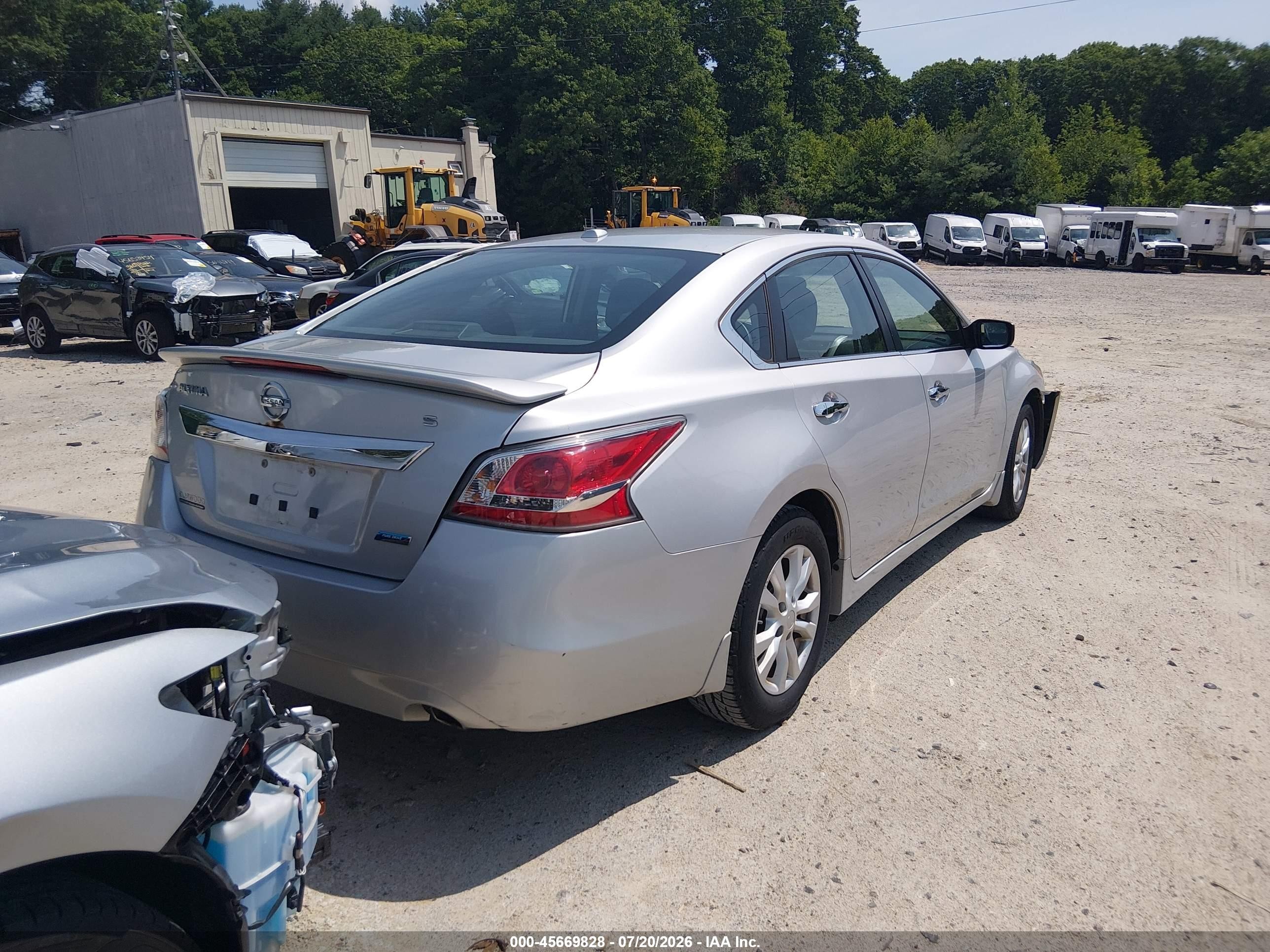 2014 Nissan Altima 2.5 S Silver vin: 1N4AL3AP0EN257779