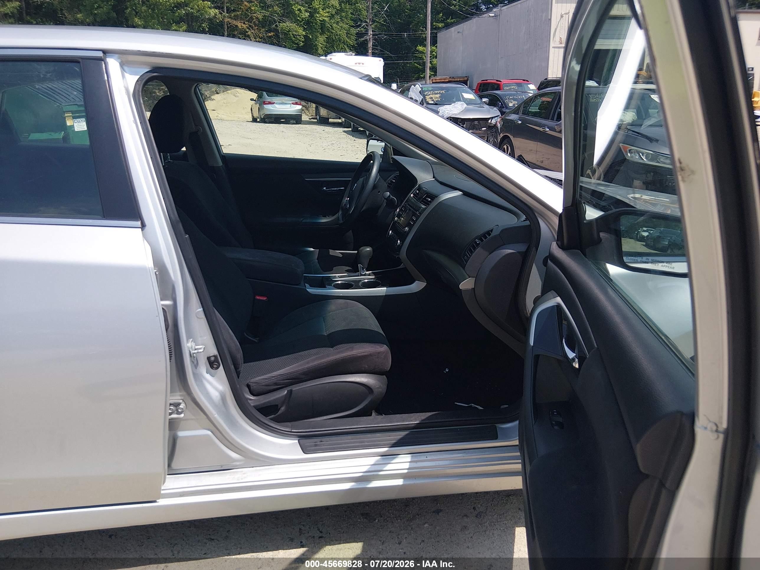 2014 Nissan Altima 2.5 S Silver vin: 1N4AL3AP0EN257779