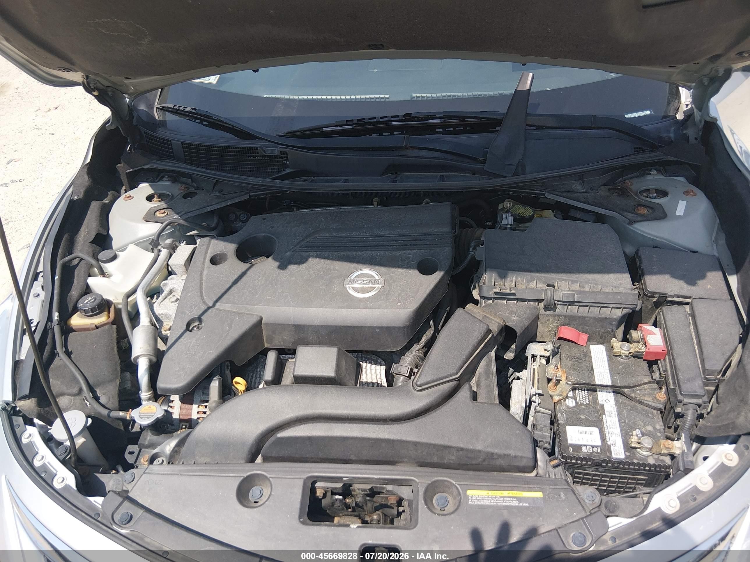 2014 Nissan Altima 2.5 S Silver vin: 1N4AL3AP0EN257779