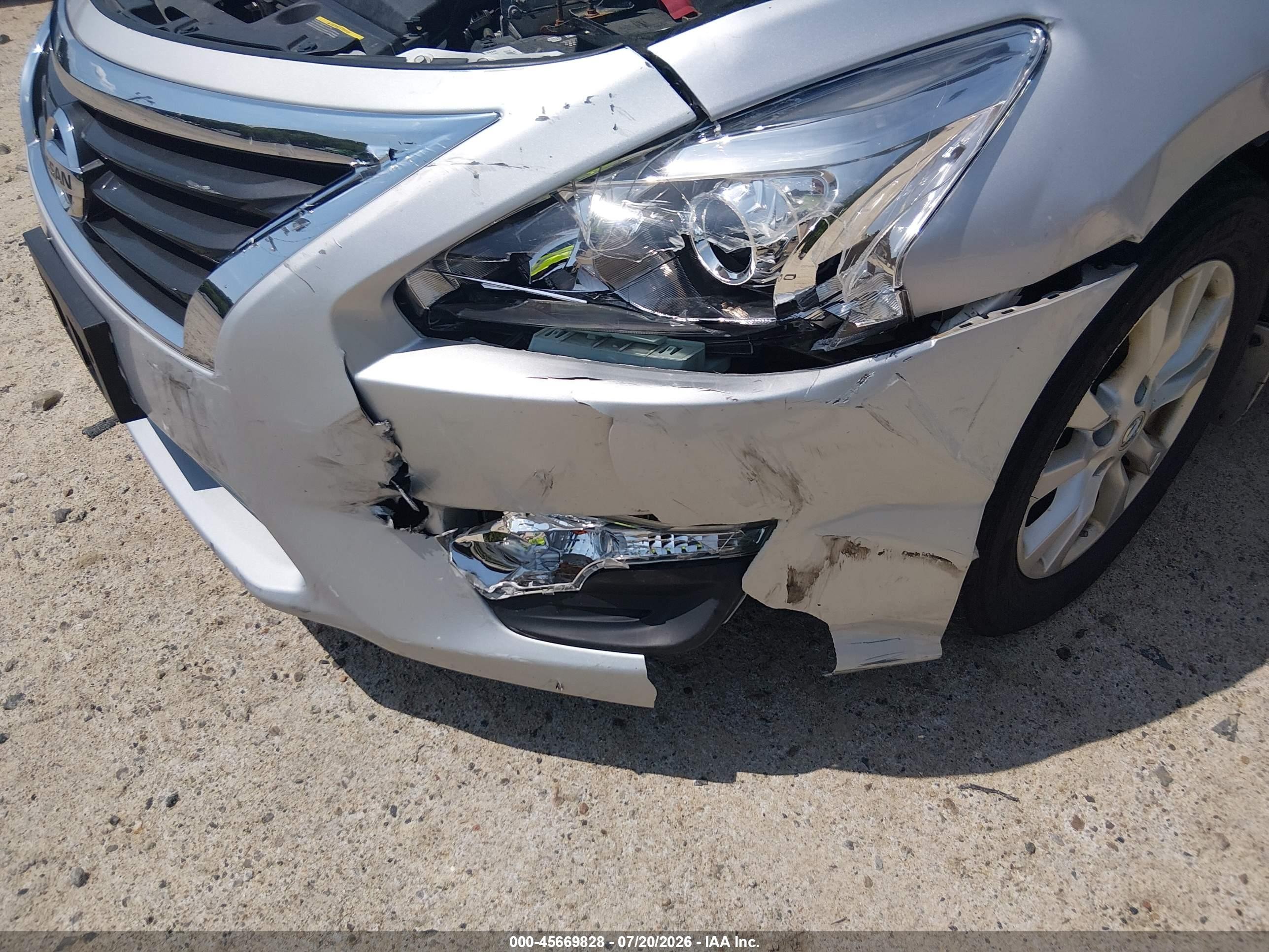 2014 Nissan Altima 2.5 S Silver vin: 1N4AL3AP0EN257779