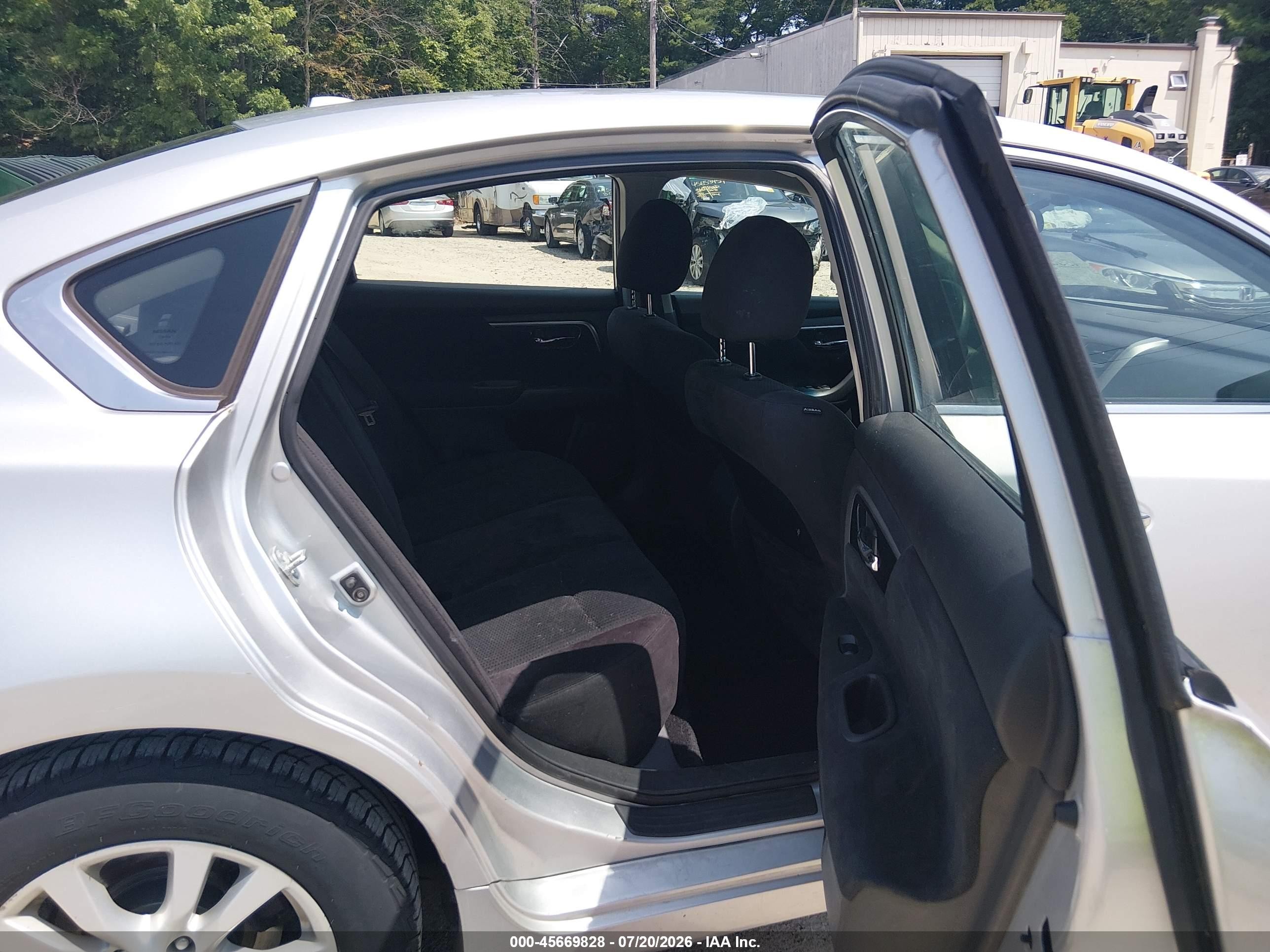 2014 Nissan Altima 2.5 S Silver vin: 1N4AL3AP0EN257779