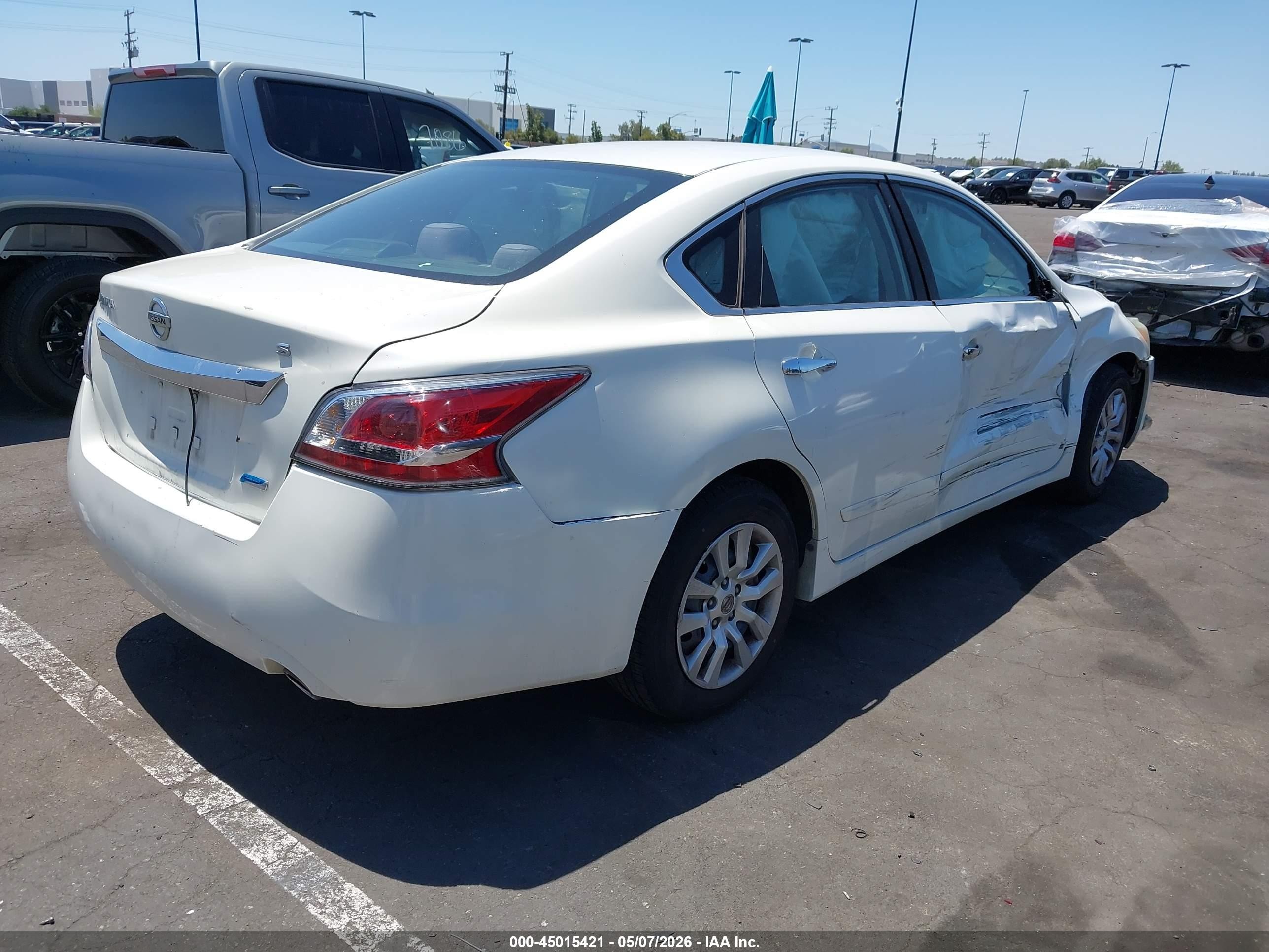 2014 Nissan Altima 2.5 S Белый vin: 1N4AL3AP0EN361009