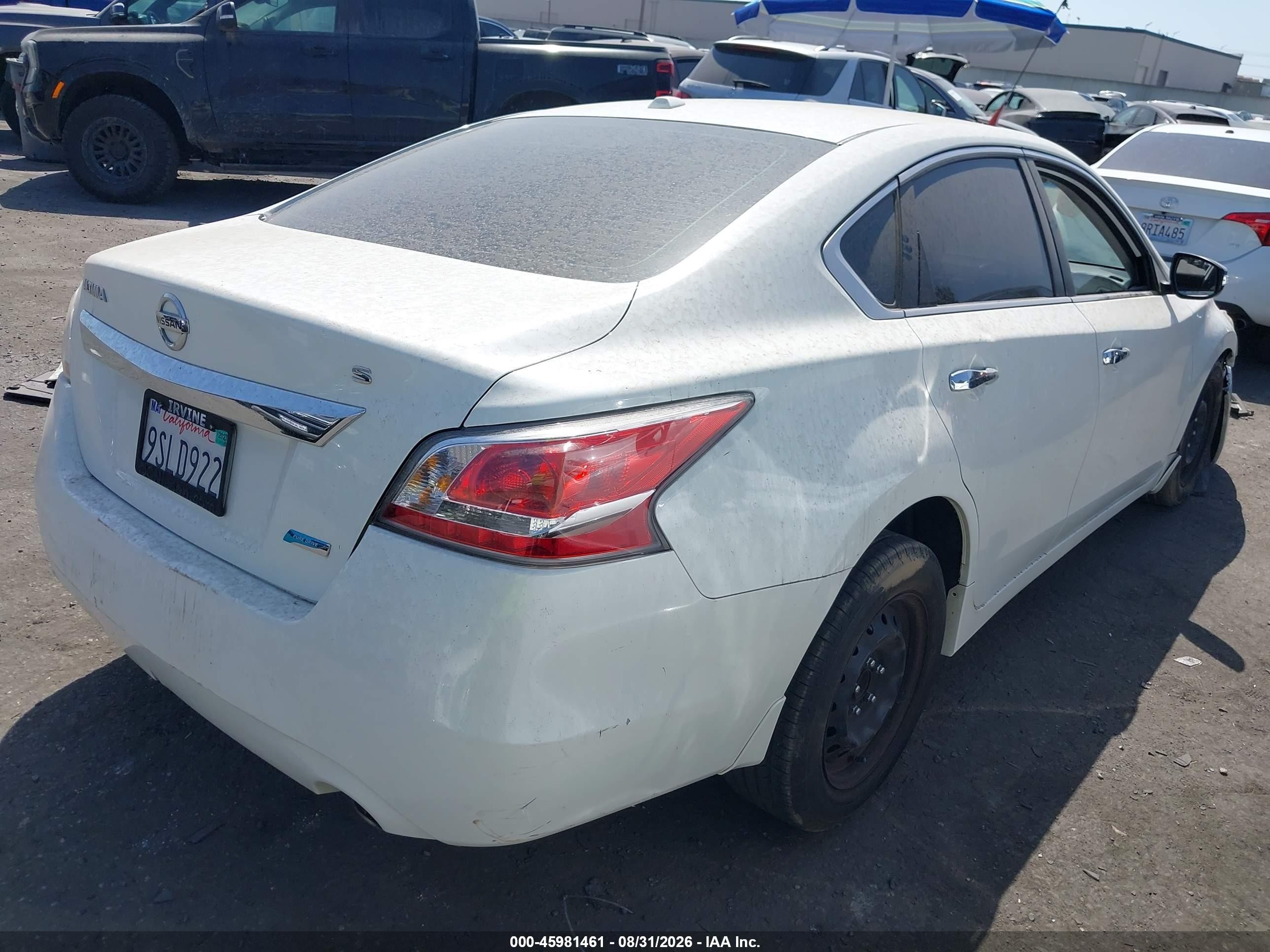 2014 Nissan Altima 2.5 S White vin: 1N4AL3AP0EN369952