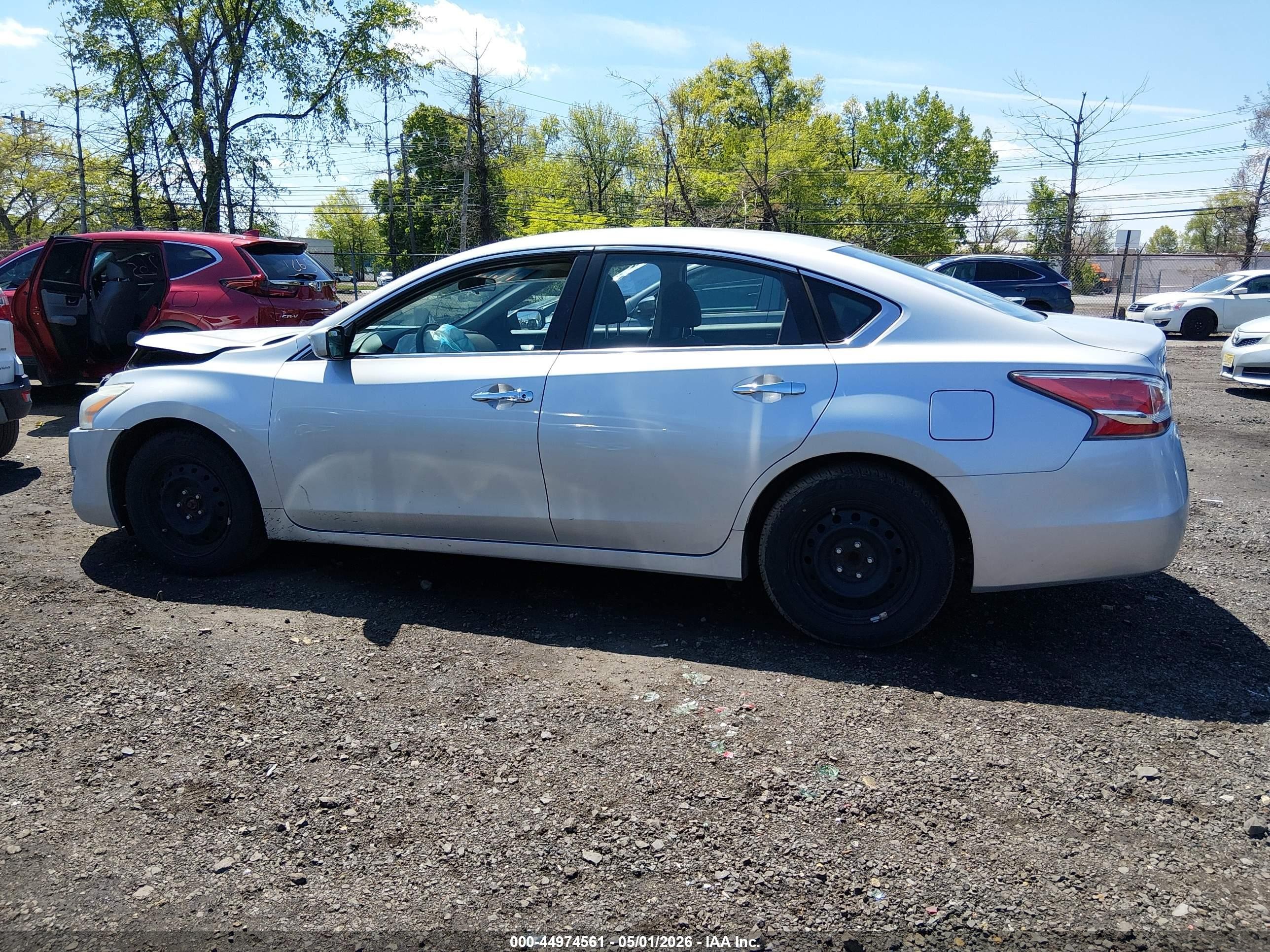 2014 Nissan Altima 2.5 S Серебряный vin: 1N4AL3AP0EN371345