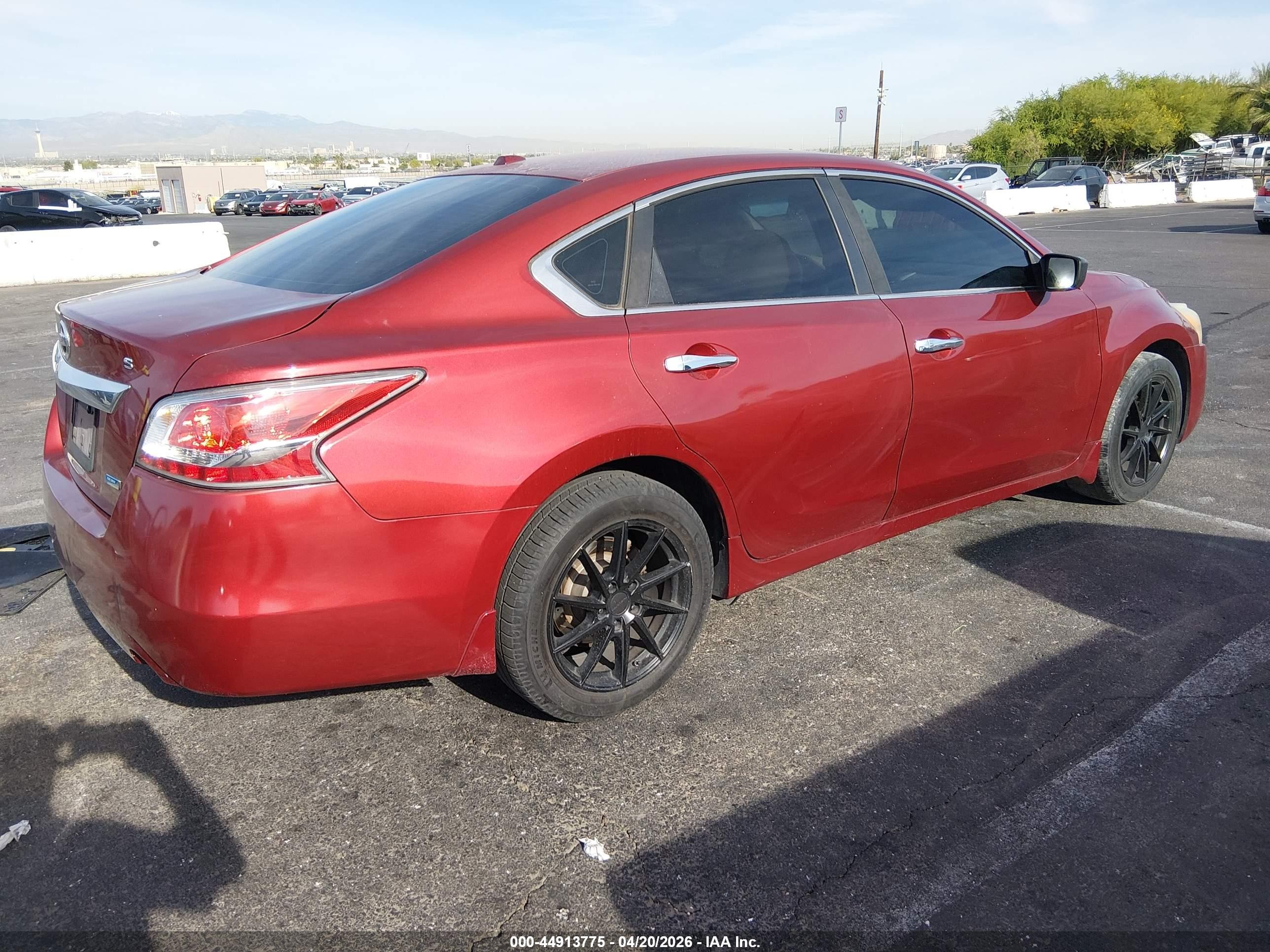 2014 Nissan Altima 2.5 S Red vin: 1N4AL3AP0EN381440