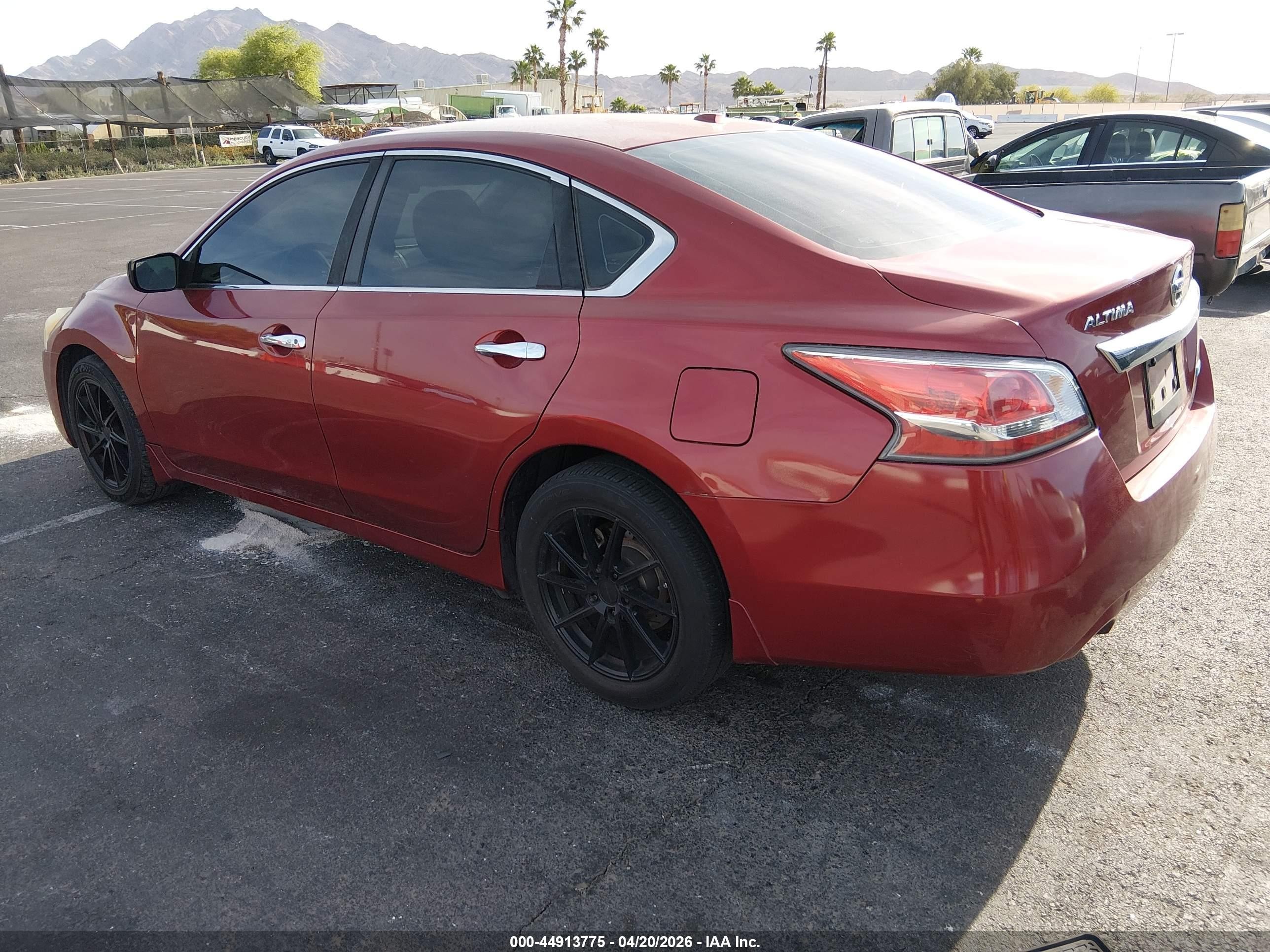 2014 Nissan Altima 2.5 S Red vin: 1N4AL3AP0EN381440