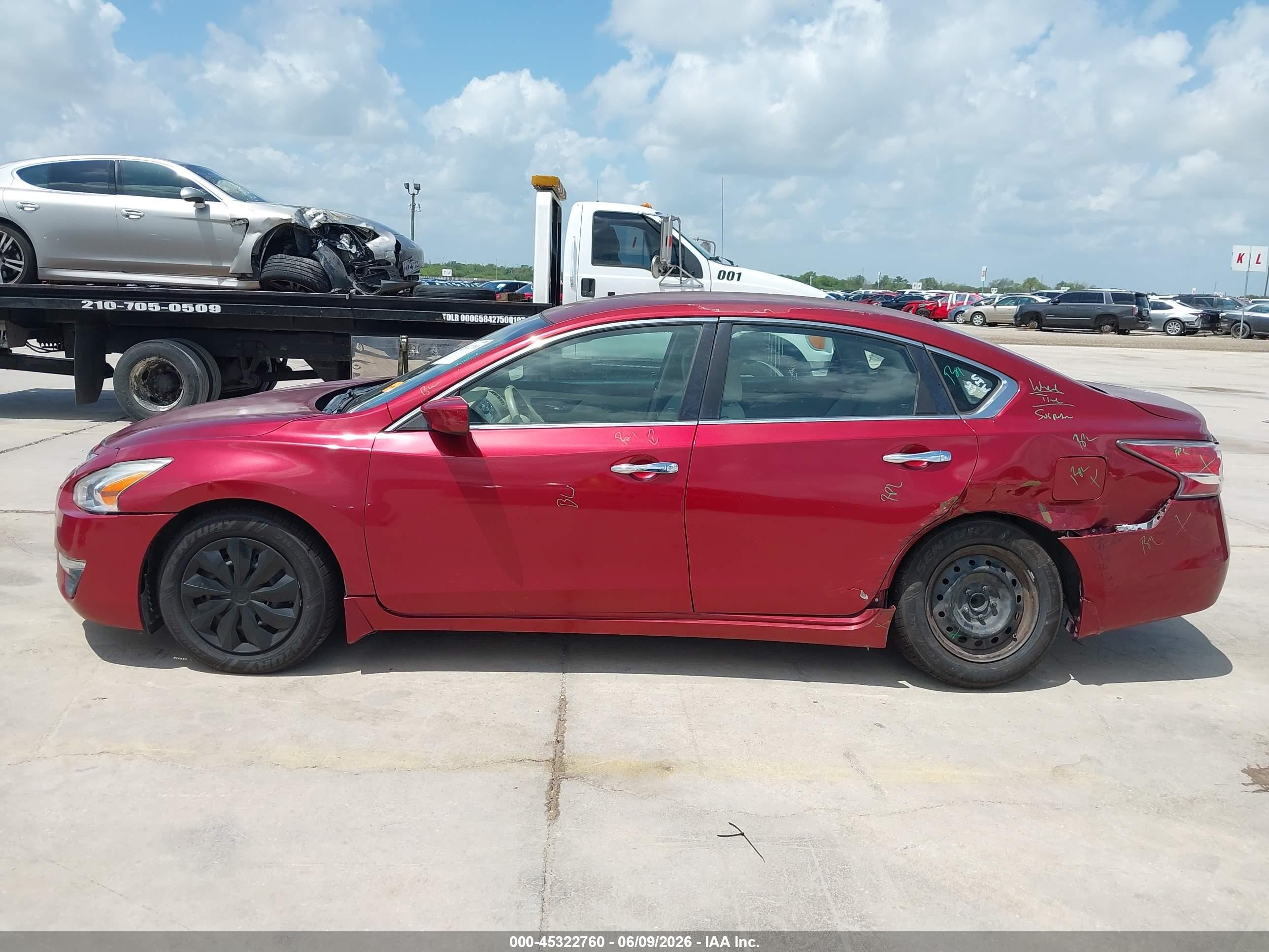 2014 Nissan Altima 2.5 S Red vin: 1N4AL3AP0EN385780