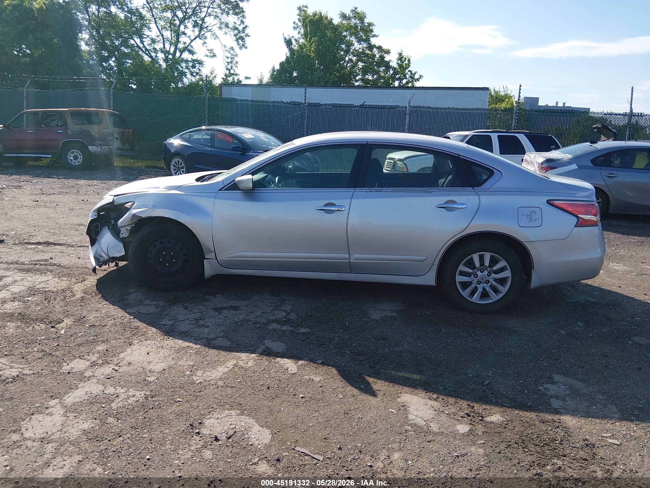 2015 Nissan Altima 2.5 S Silver vin: 1N4AL3AP0FC117499