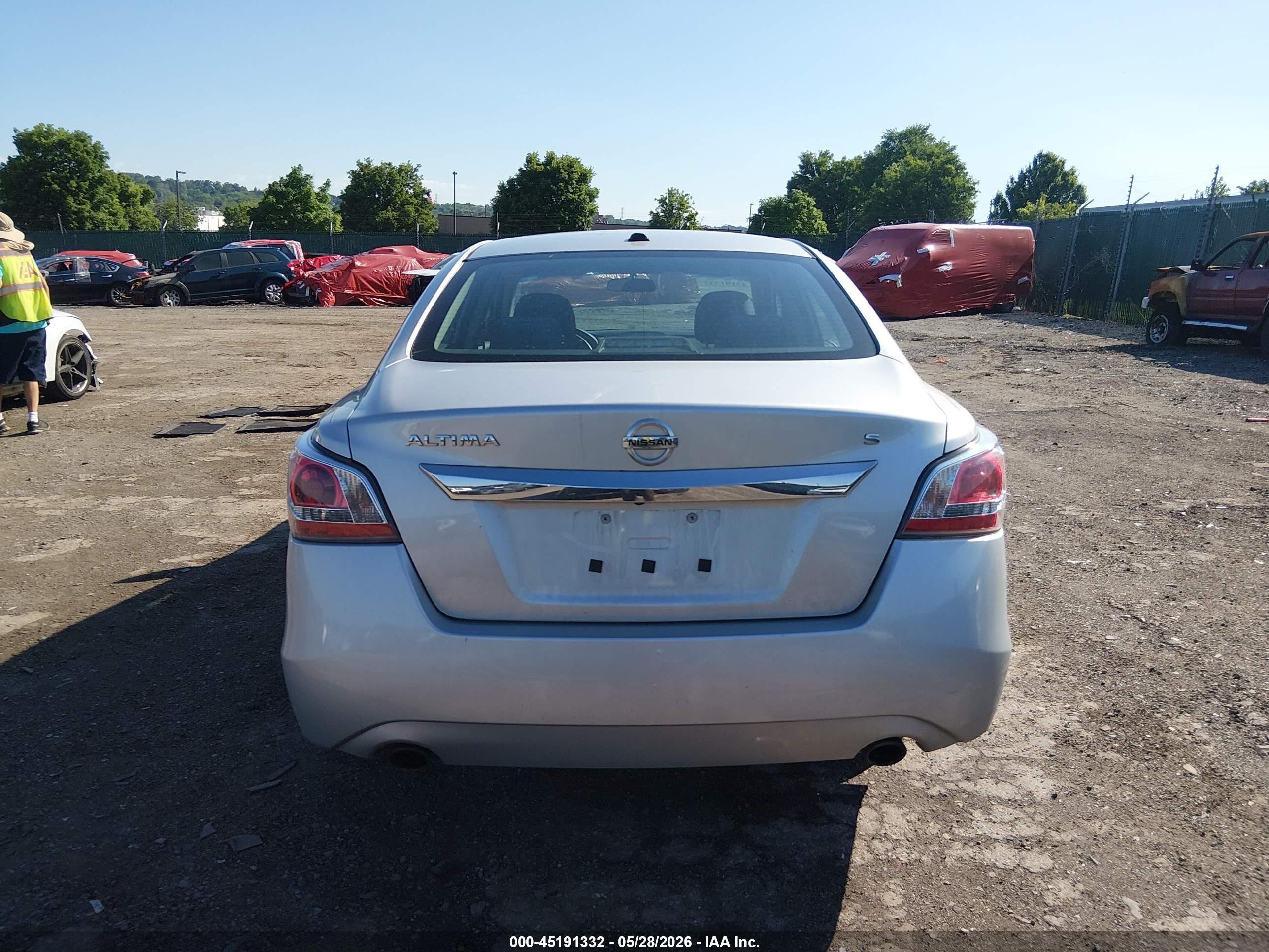 2015 Nissan Altima 2.5 S Silver vin: 1N4AL3AP0FC117499