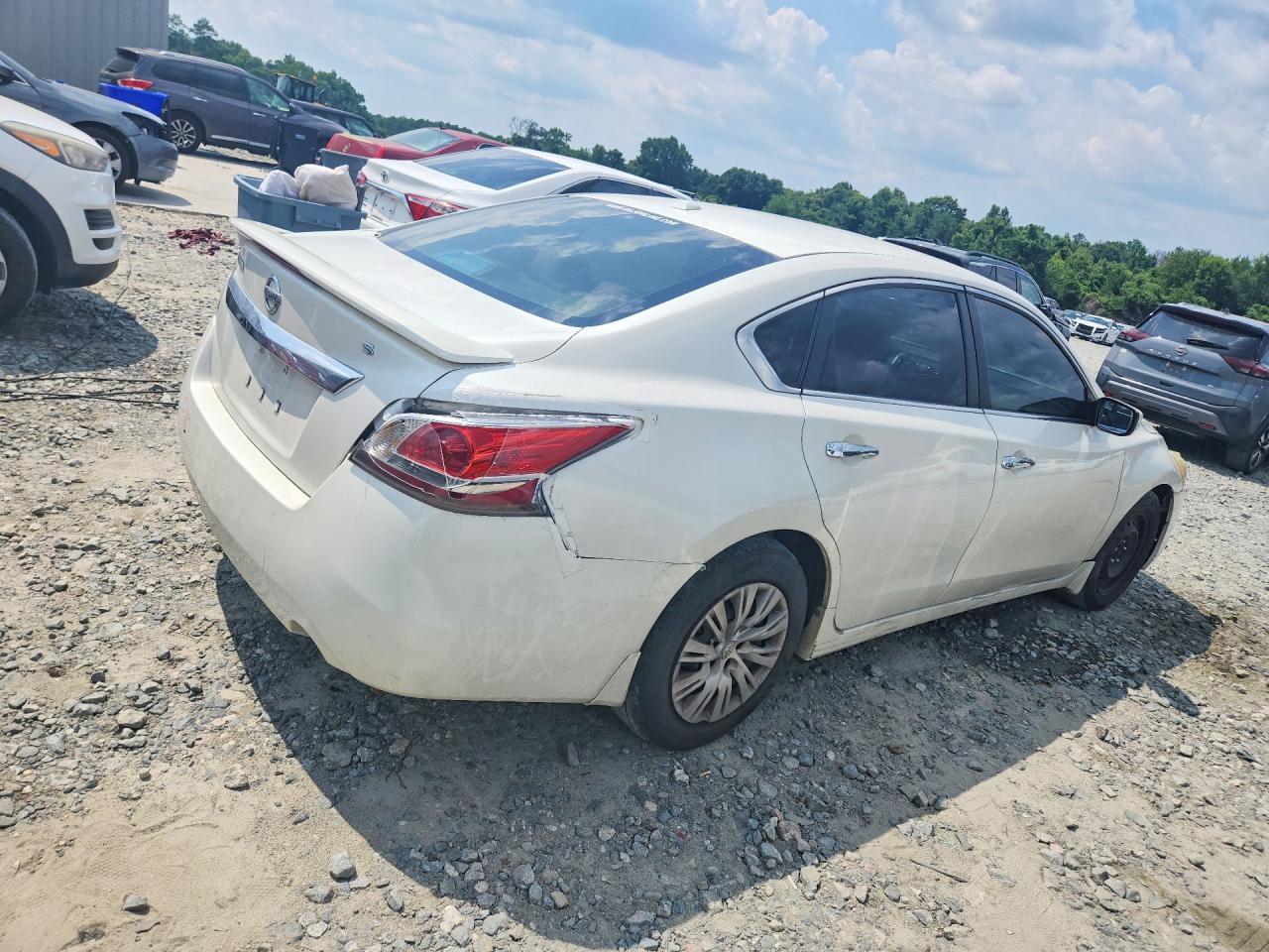 2015 Nissan Altima 2.5 S White vin: 1N4AL3AP0FC123545