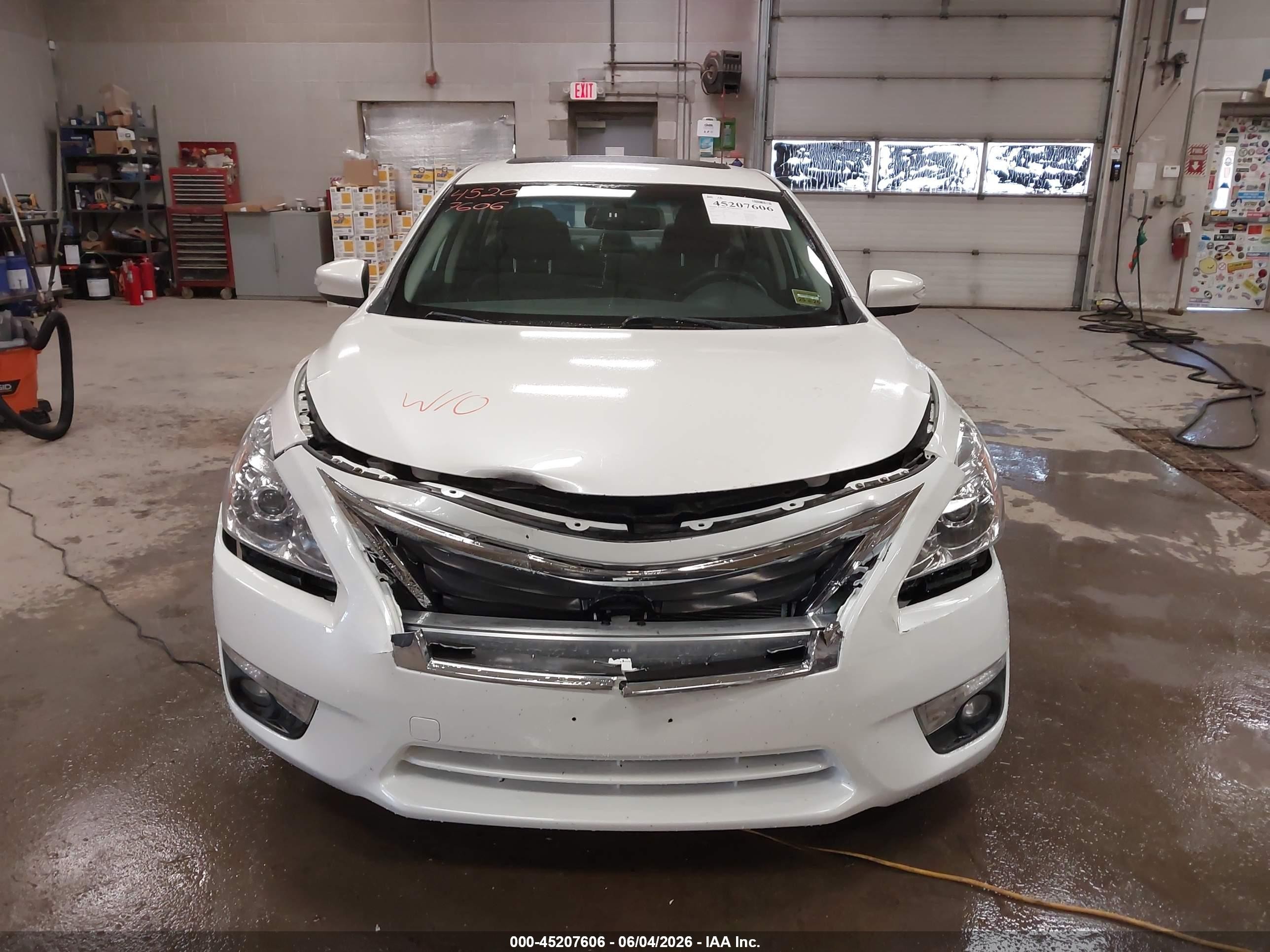 2015 Nissan Altima 2.5 Sv White vin: 1N4AL3AP0FC136134