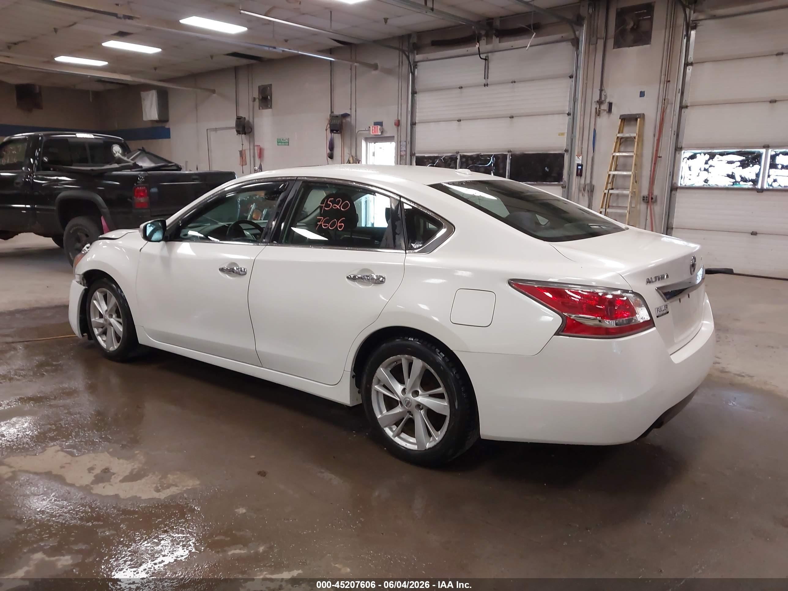 2015 Nissan Altima 2.5 Sv White vin: 1N4AL3AP0FC136134