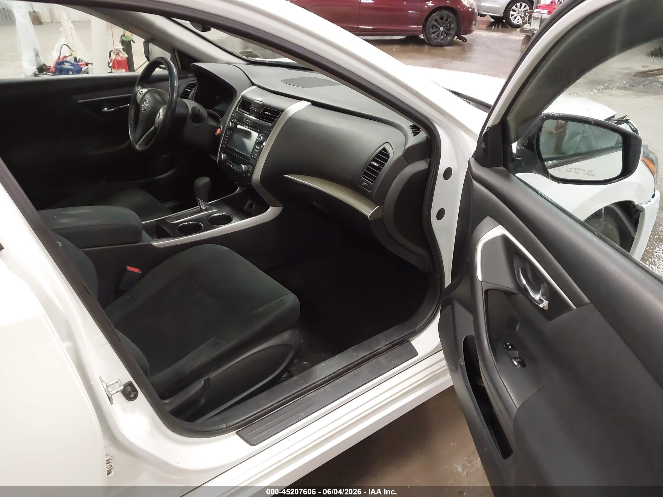 2015 Nissan Altima 2.5 Sv White vin: 1N4AL3AP0FC136134
