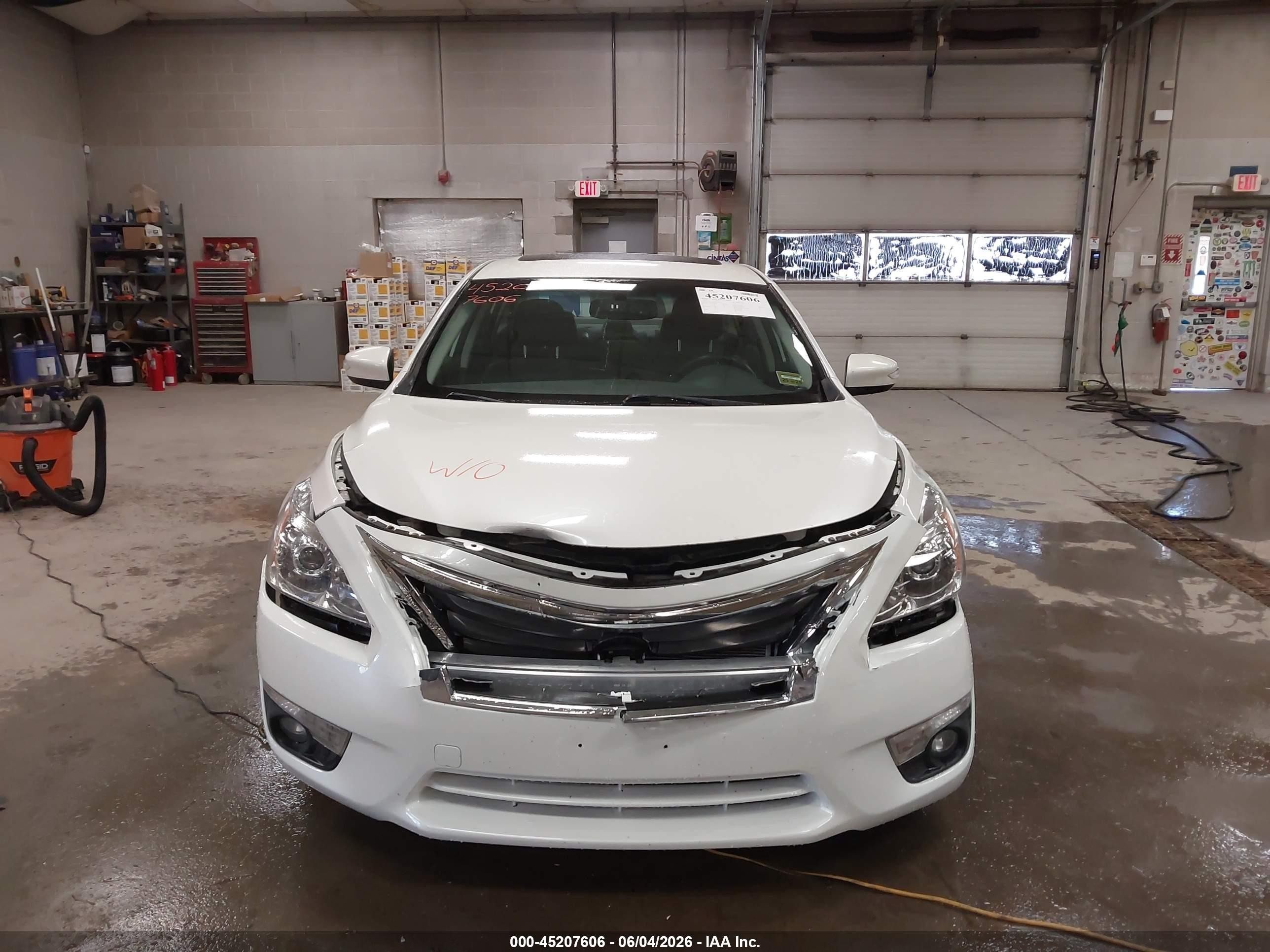 2015 Nissan Altima 2.5 Sv White vin: 1N4AL3AP0FC136134