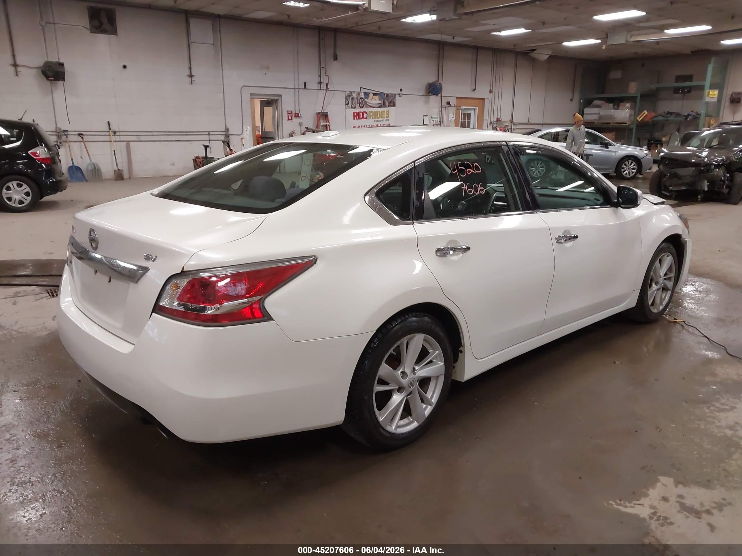 2015 Nissan Altima 2.5 Sv White vin: 1N4AL3AP0FC136134