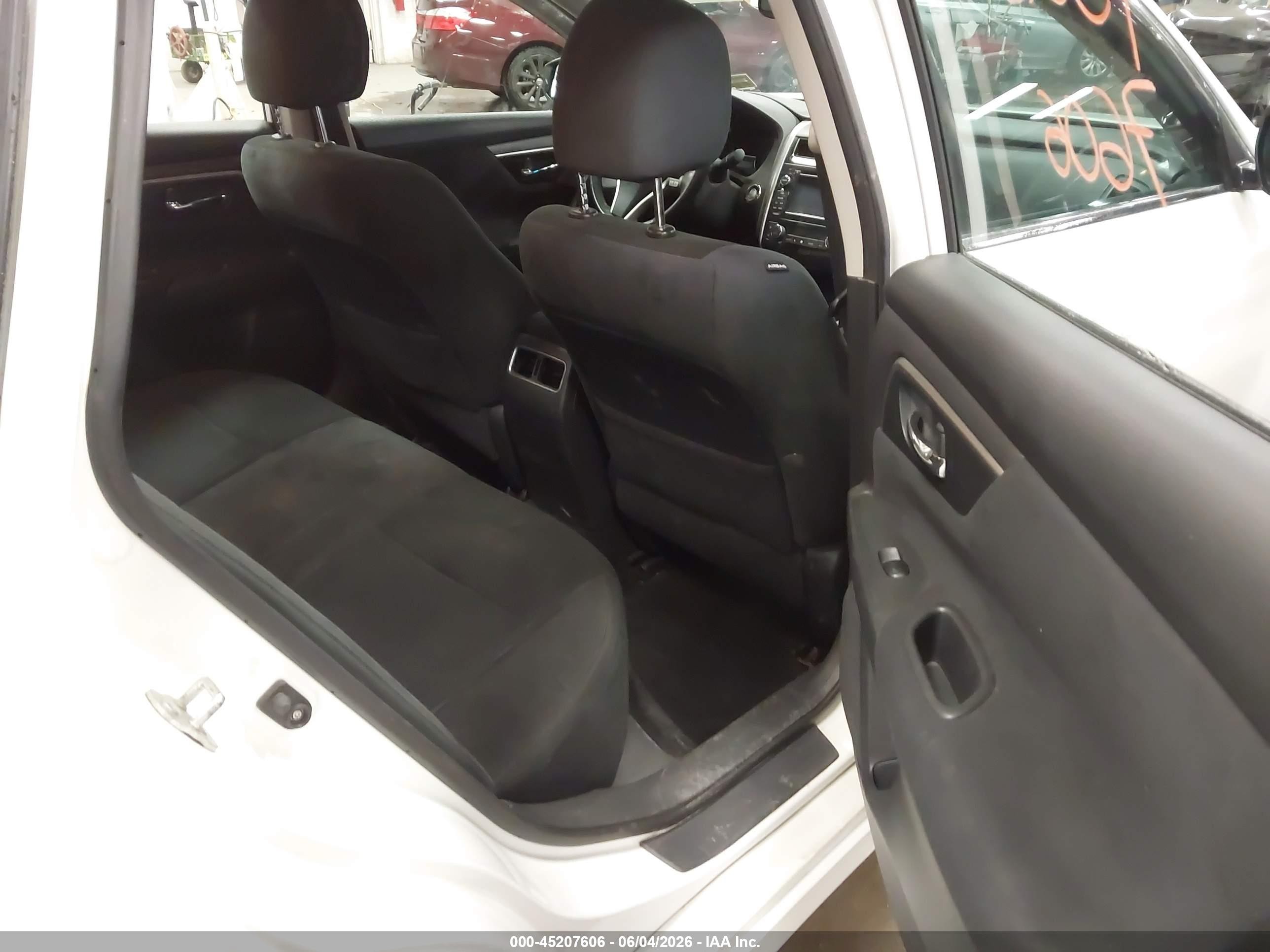 2015 Nissan Altima 2.5 Sv White vin: 1N4AL3AP0FC136134