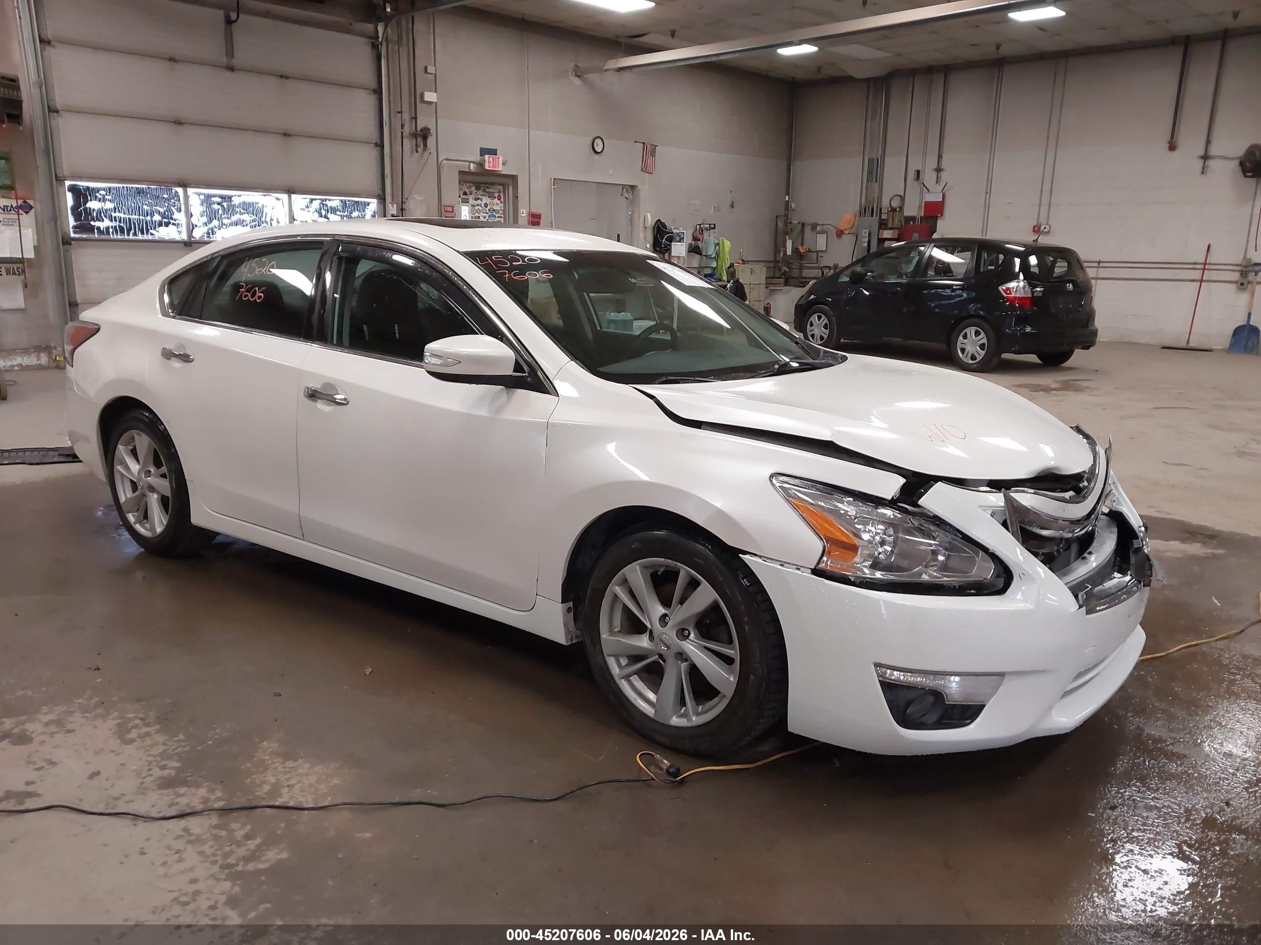 2015 Nissan Altima 2.5 Sv White vin: 1N4AL3AP0FC136134