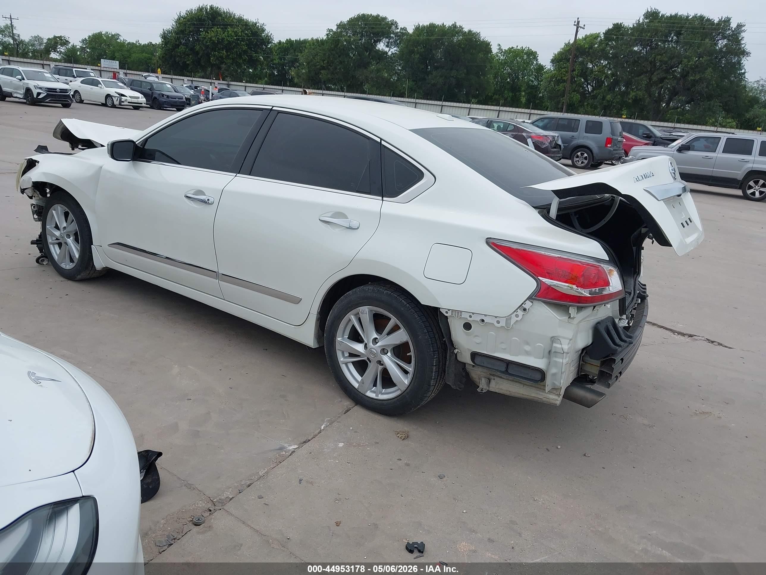 2015 Nissan Altima 2.5 Sv White vin: 1N4AL3AP0FC142824