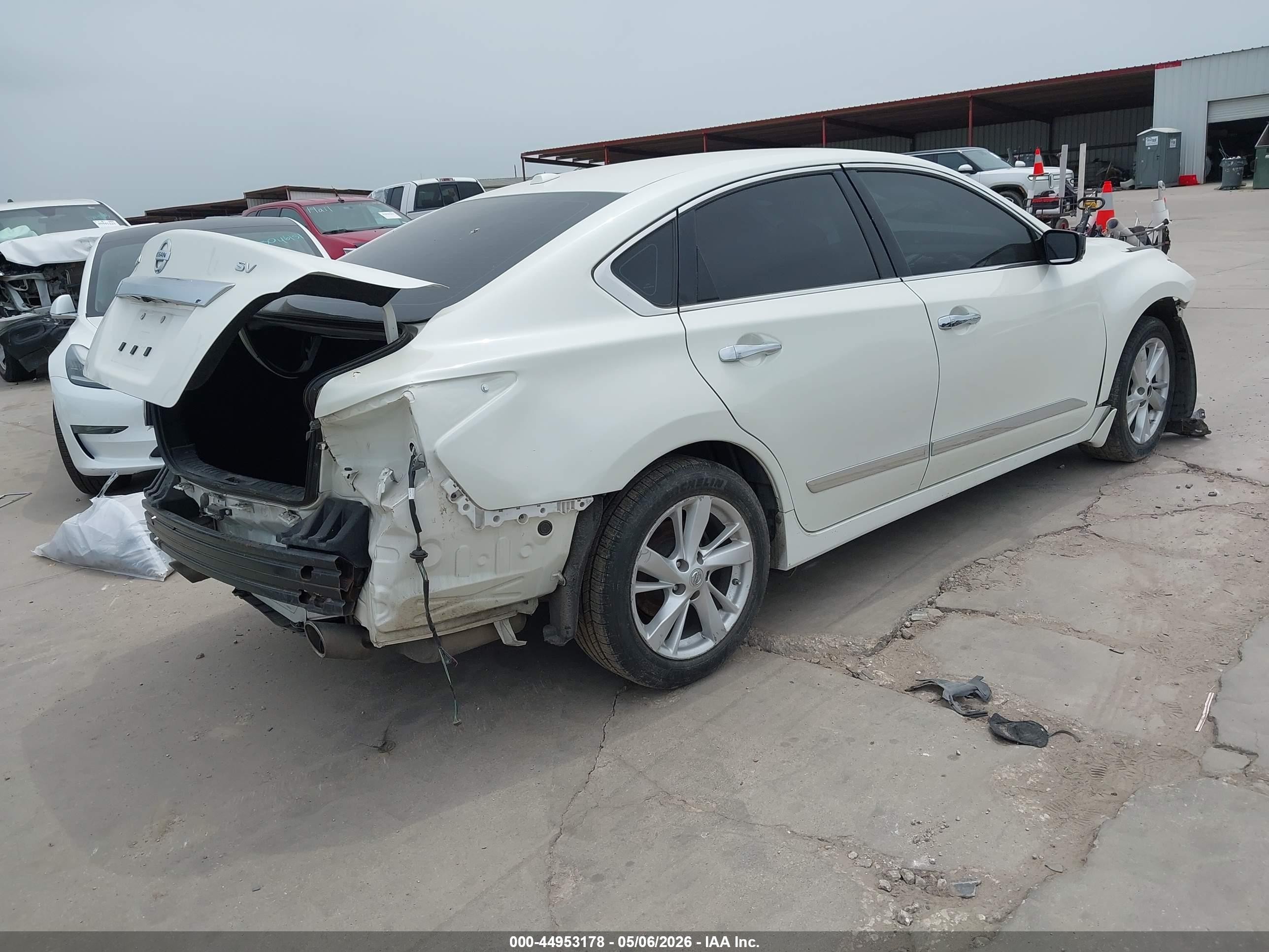 2015 Nissan Altima 2.5 Sv White vin: 1N4AL3AP0FC142824