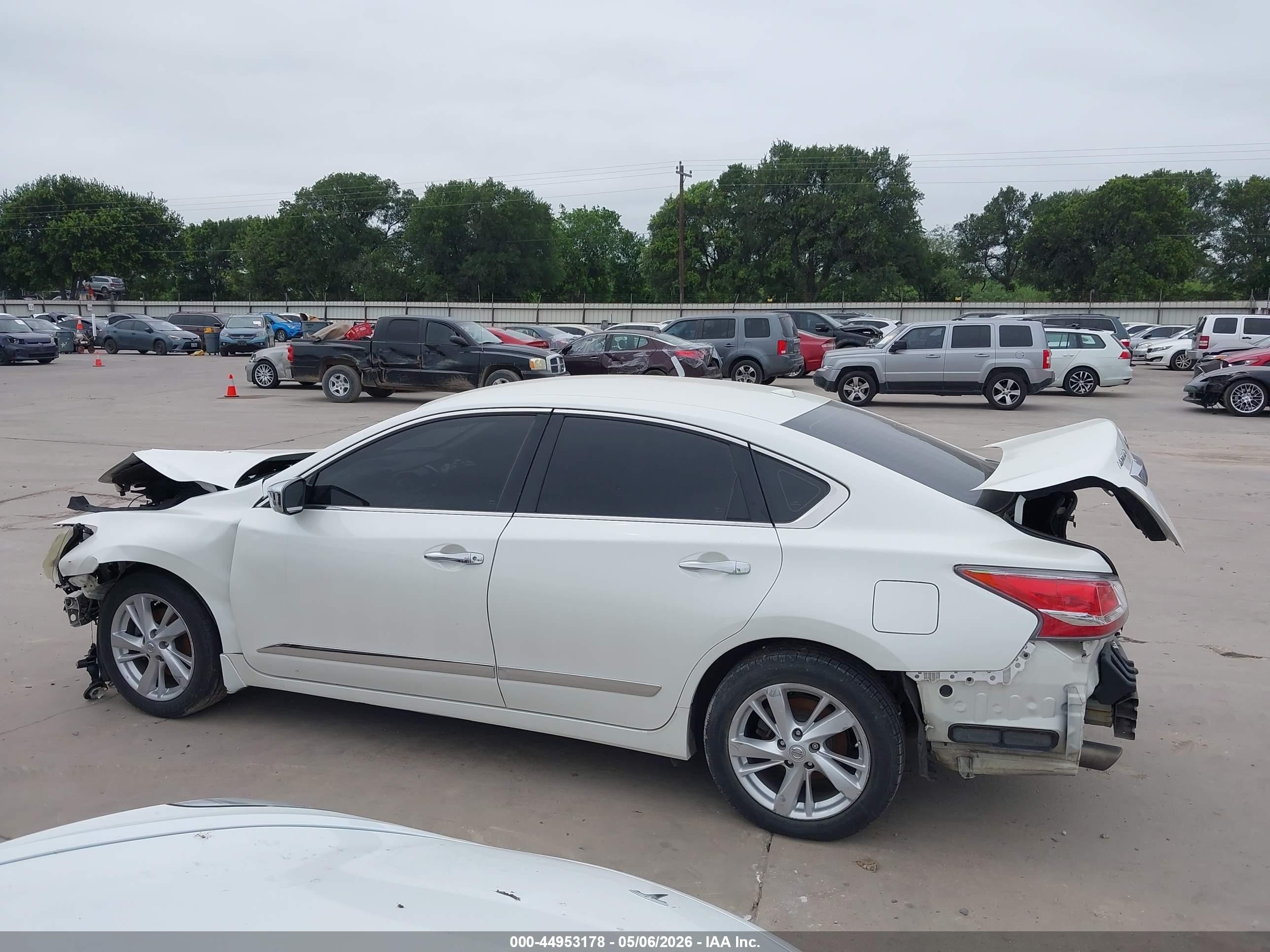 2015 Nissan Altima 2.5 Sv White vin: 1N4AL3AP0FC142824