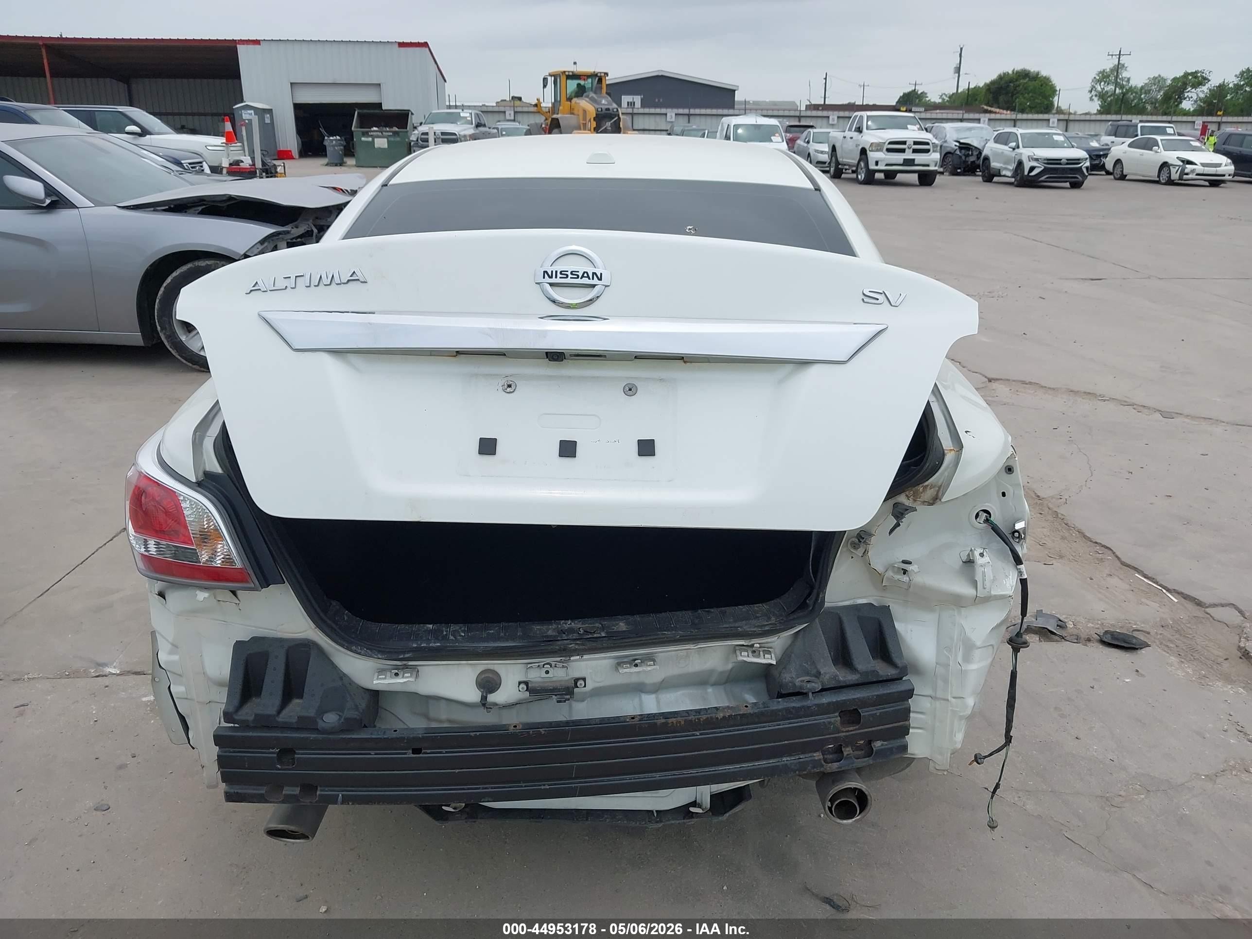 2015 Nissan Altima 2.5 Sv White vin: 1N4AL3AP0FC142824