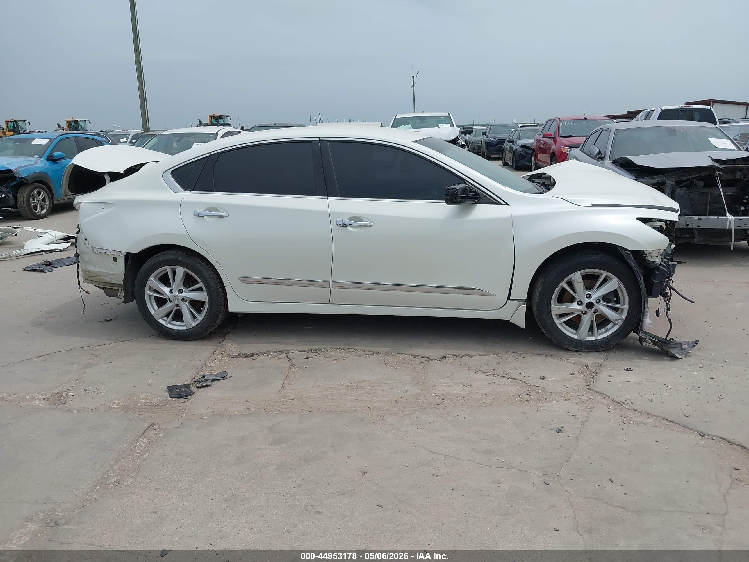 2015 Nissan Altima 2.5 Sv White vin: 1N4AL3AP0FC142824