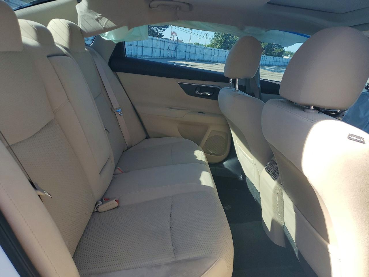 2015 Nissan Altima 2.5 Sv White vin: 1N4AL3AP0FC168727