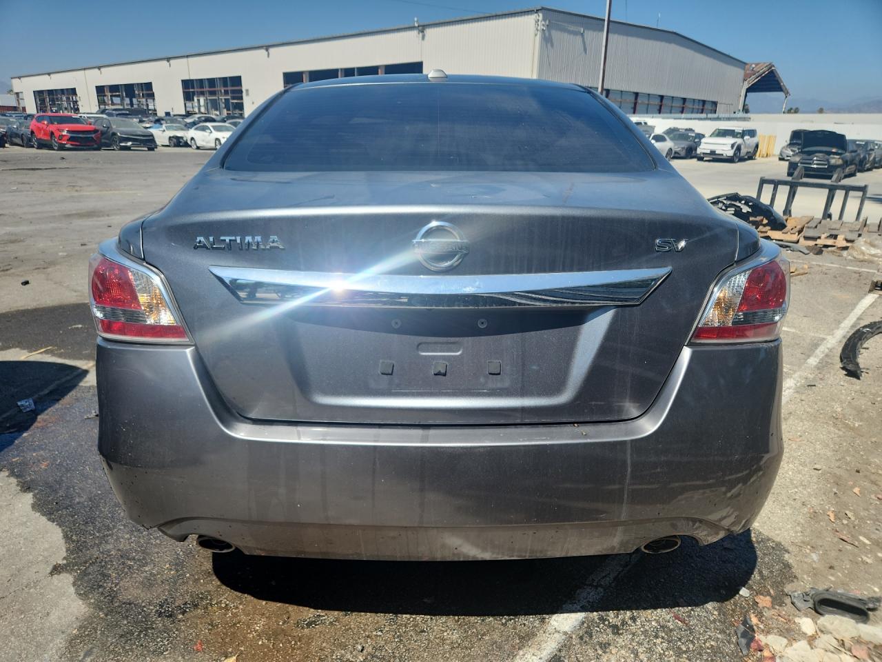 2015 Nissan Altima 2.5 Sv Gray vin: 1N4AL3AP0FC184359 Damage: Deck Lid, Heavy Scratch, 1 To 2 Inches