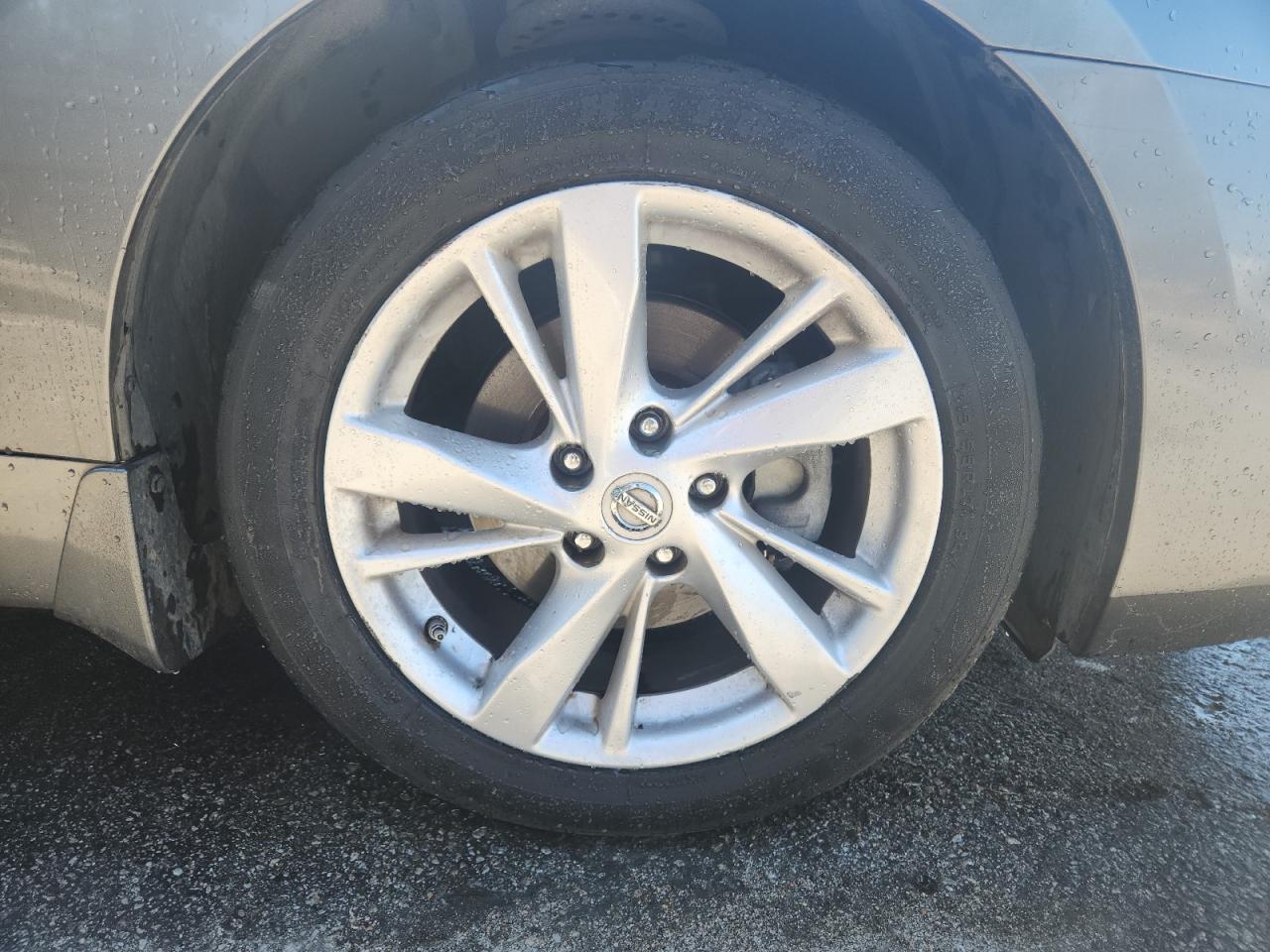 2015 Nissan Altima 2.5 Sv Gray vin: 1N4AL3AP0FC184359 Damage: Right Front Wheel, Curb Rash, > 12 Inches