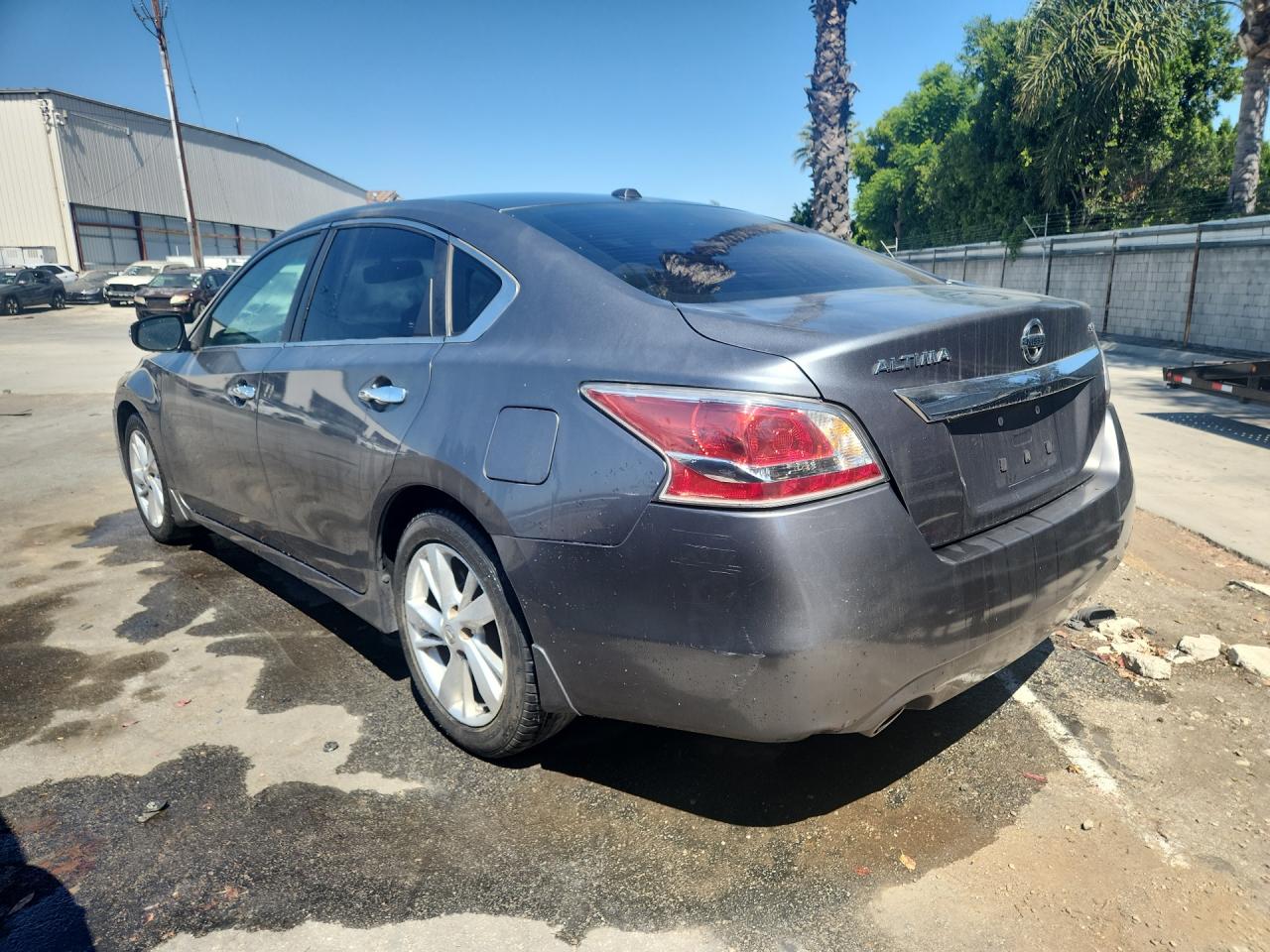 2015 Nissan Altima 2.5 Sv Gray vin: 1N4AL3AP0FC184359 Damage: Left Qtr Panel, Dent(S) W/No Paint Dmg, 1/2 To 1 Inch