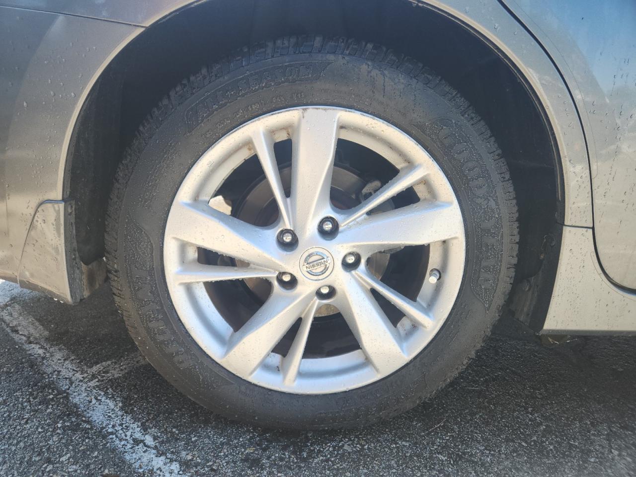 2015 Nissan Altima 2.5 Sv Gray vin: 1N4AL3AP0FC184359 Damage: Right Rear Wheel, Curb Rash, > 12 Inches
