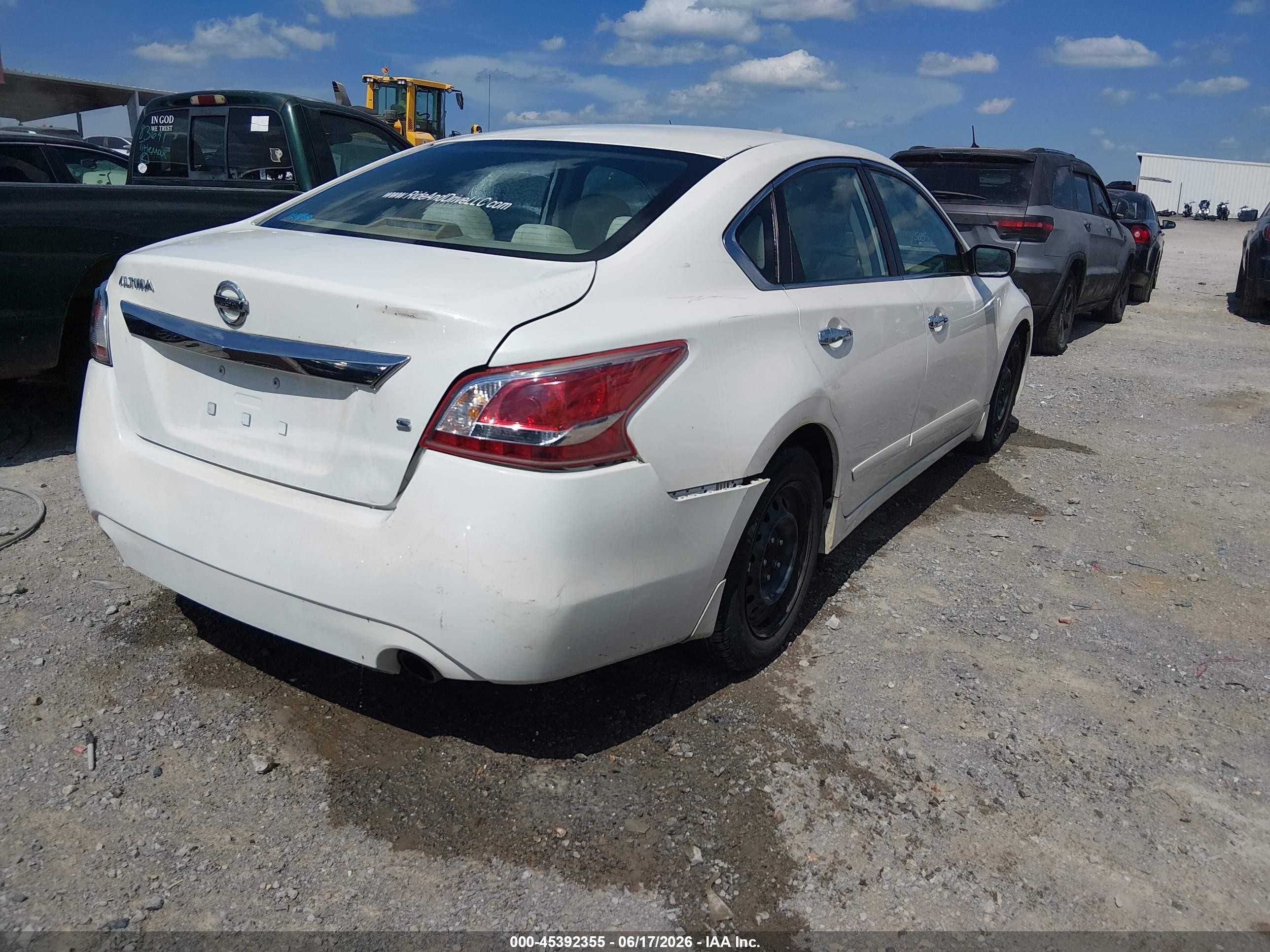 2015 Nissan Altima 2.5 S White vin: 1N4AL3AP0FC187472