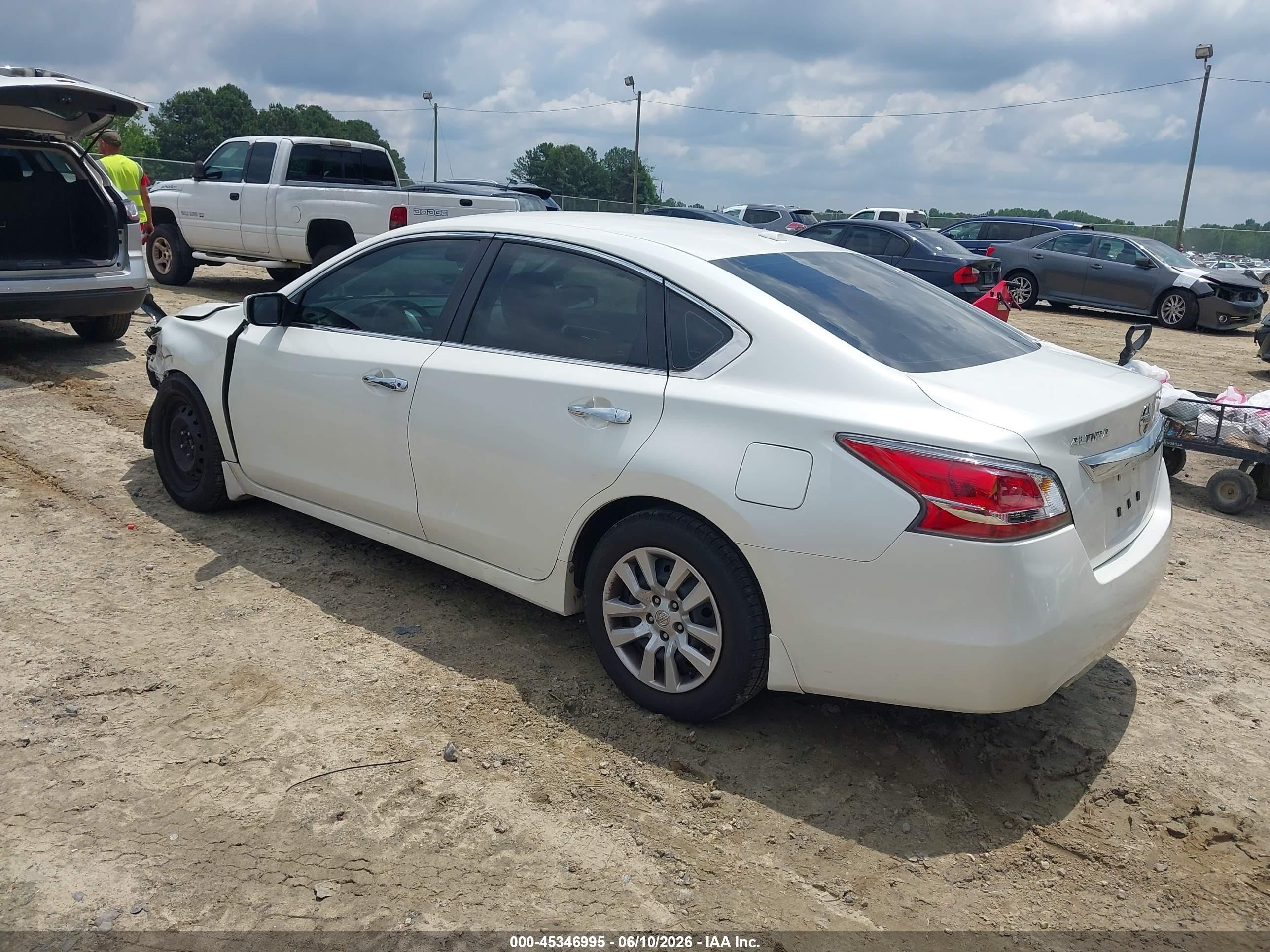 2015 Nissan Altima 2.5 S White vin: 1N4AL3AP0FC195295