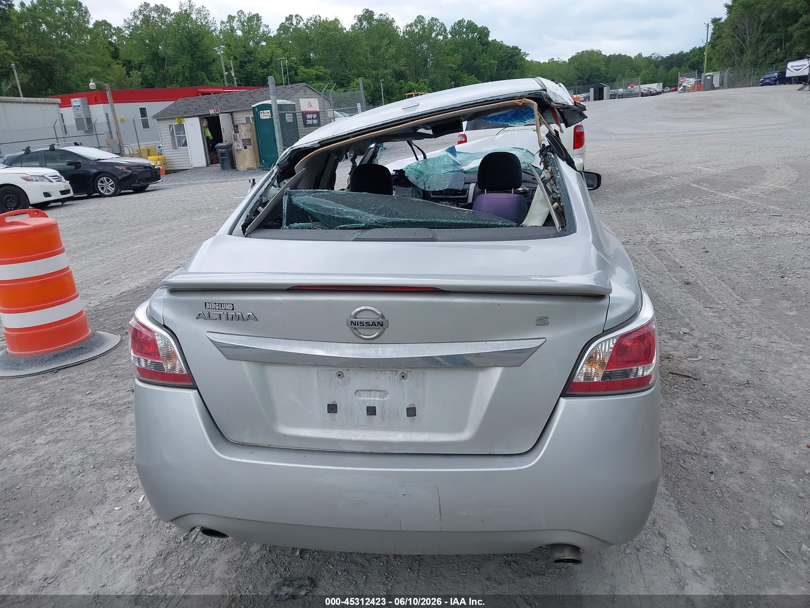 2015 Nissan Altima 2.5 S Silver vin: 1N4AL3AP0FC200690