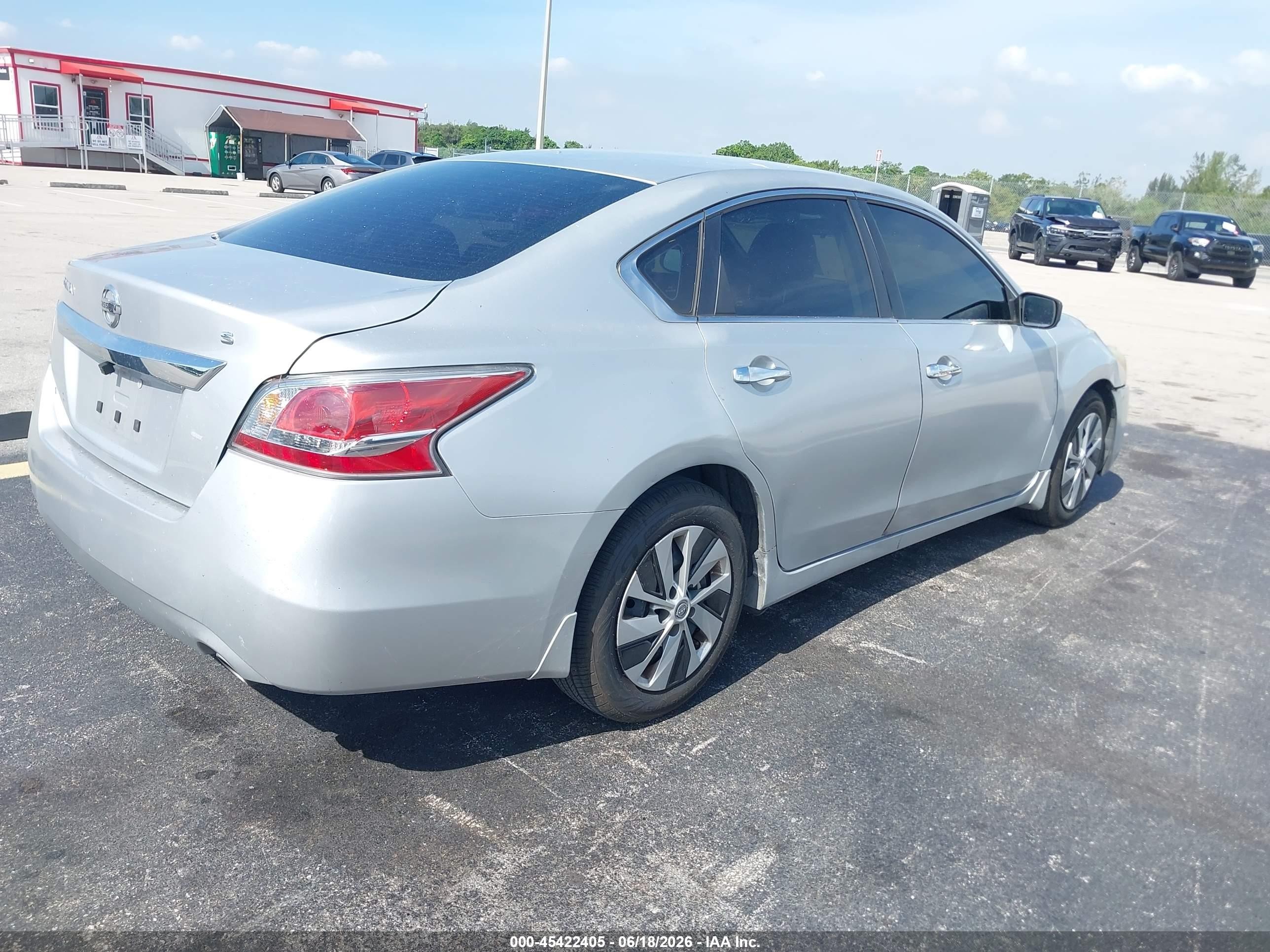 2015 Nissan Altima 2.5 S Silver vin: 1N4AL3AP0FC228389