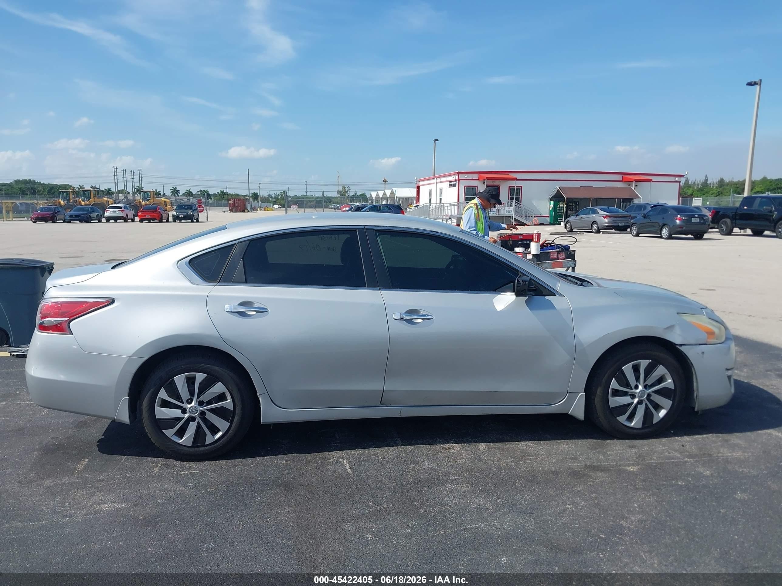 2015 Nissan Altima 2.5 S Silver vin: 1N4AL3AP0FC228389